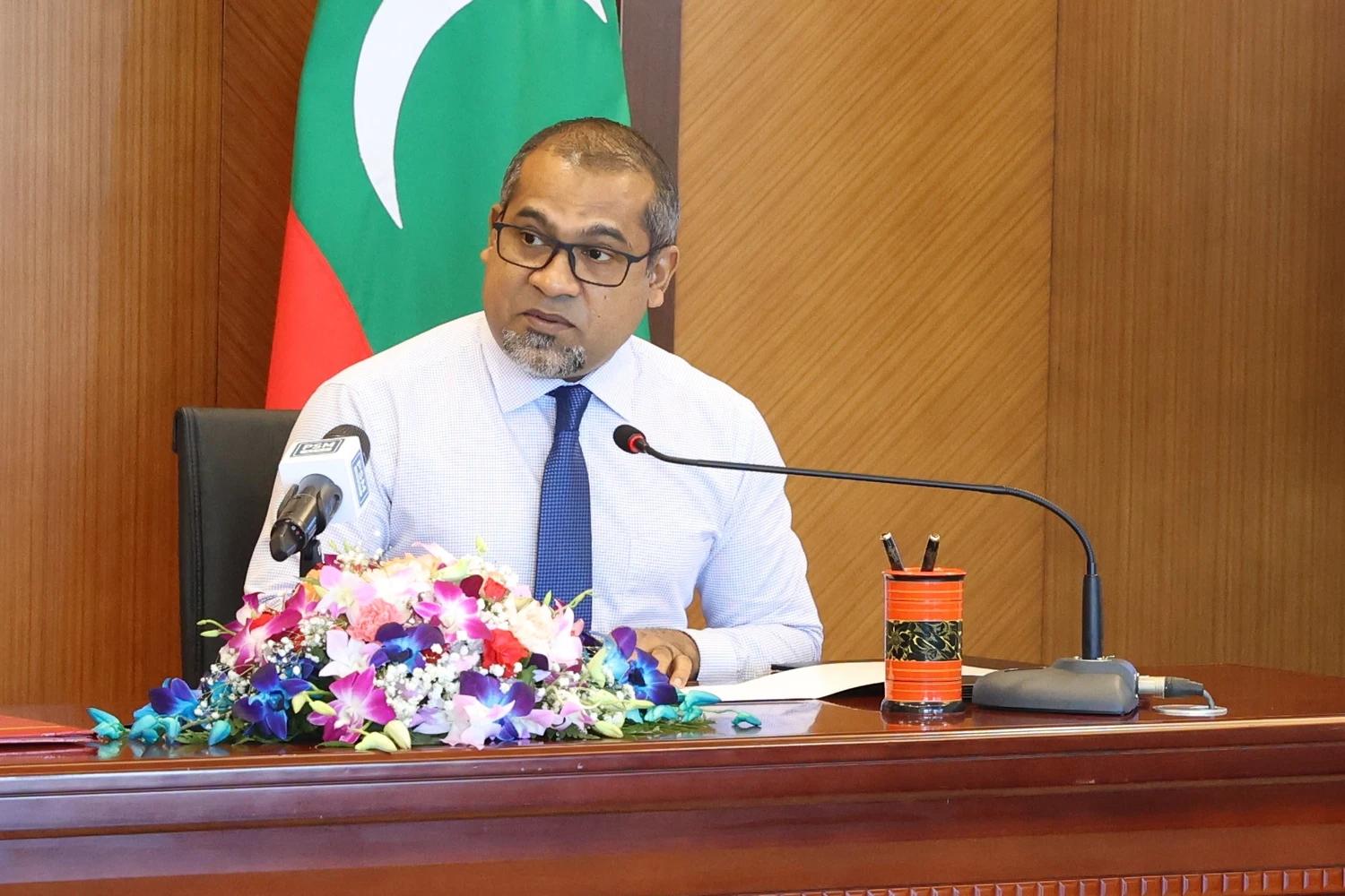 މިނިސްޓަރު ހަލީލް ރަސްމީ ދަތުރުފުޅެއްގައި ކުވޭތަށް!