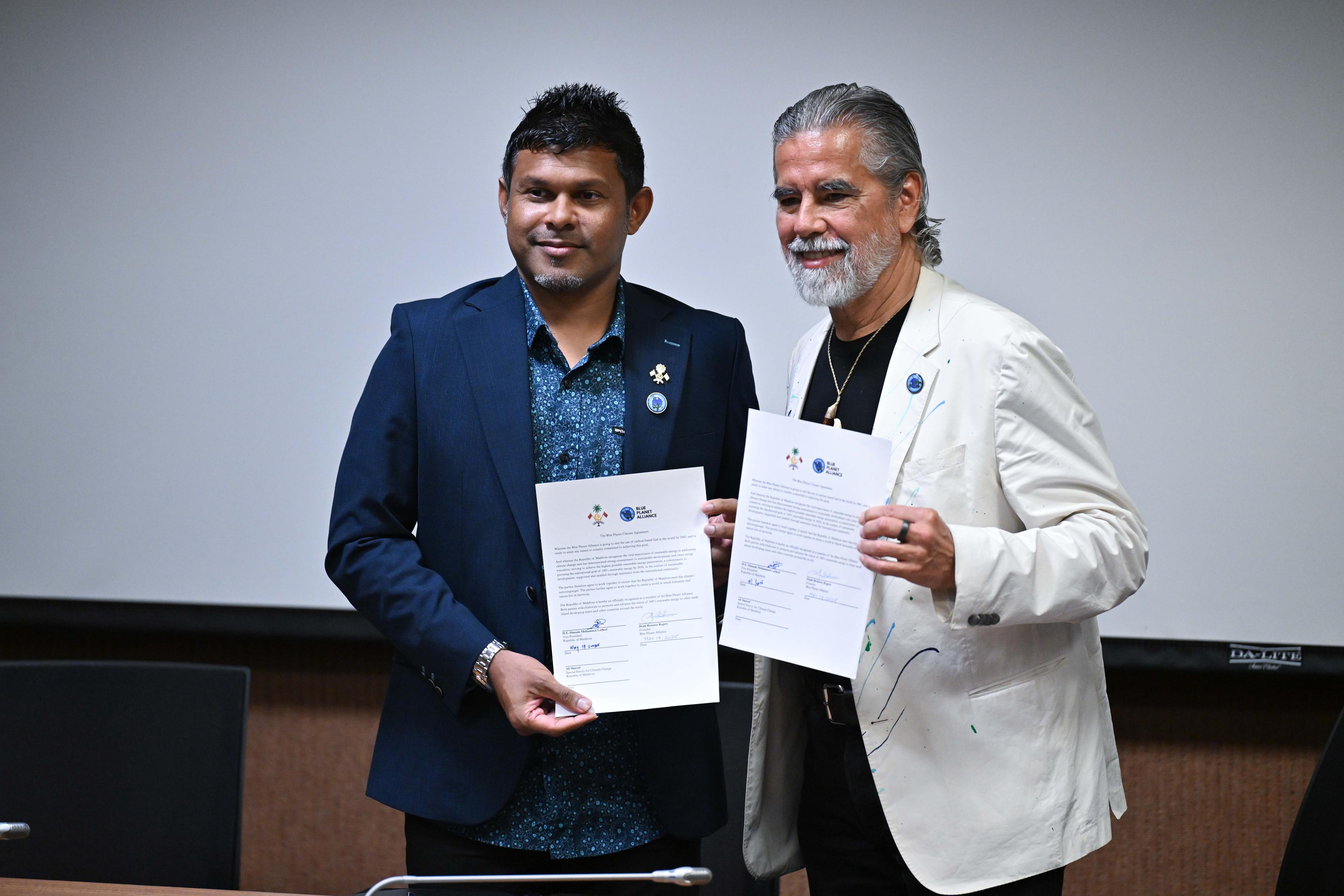 ބްލޫ ޕްލެނެޓް އެލަޔަންސްގެ ރަސްމީ މެމްބަރެއްގެ ގޮތުގައި ރާއްޖެ ބަލައިގެންފި