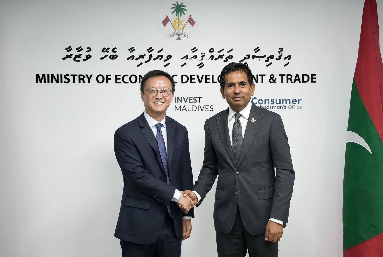 ޗައިނާއާއެކު އިޤްތިޞާދީ އަދި ވިޔަފާރީގެ ގުޅުން އިތުރަށް ހަރުދަނާކުރުމަށް އައު ސަފީރާއިއެކު މަޝްވަރާކޮށްފި