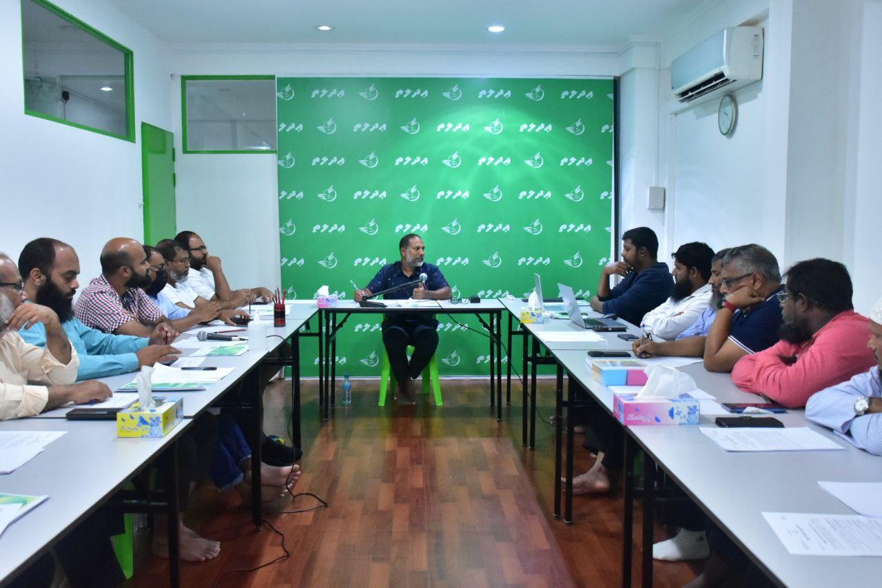 ރައީސް މުޢިއްޒު ޢަދުލު އިންޞާފު ޤާއިމުކުރުމުގެ ބާރަށް ނުފޫޒު ފޯރުވާކަމަށް ތުހުމަތުކޮށް އެކަން ހުއްޓާލަން އަދާލަތުން ގޮވާލައިފި