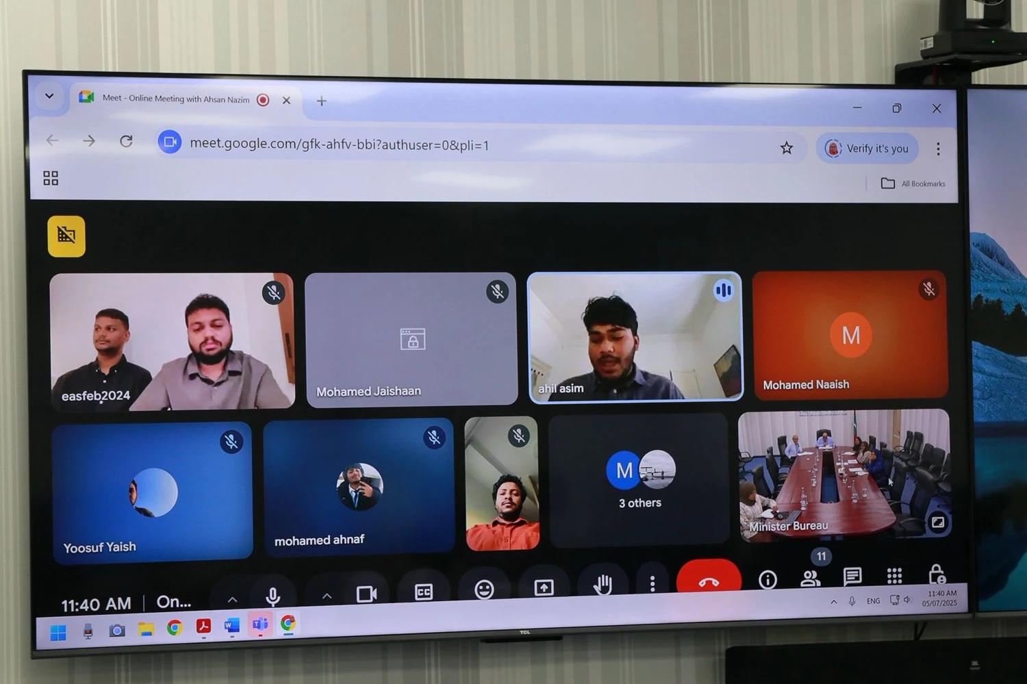 ސްޕެއިންގައި ކިޔަވަމުންދާ ދަރިވަރުންނާއި މިނިސްޓަރ ޑރ.ހައިދަރު ބައްދަލުކުރައްވައިފި