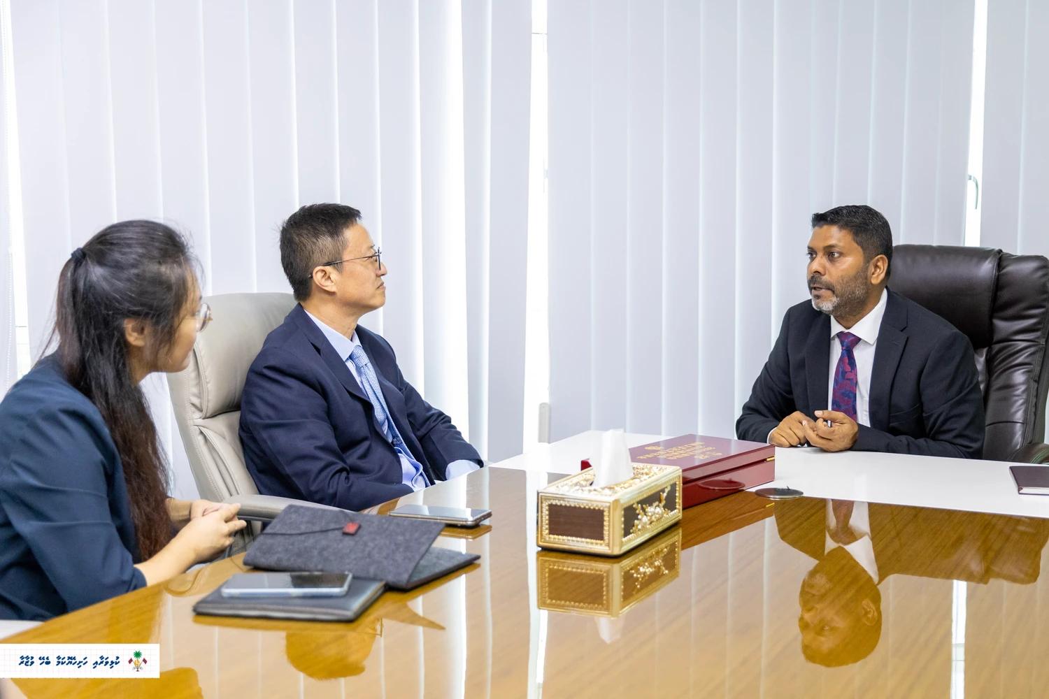 ރާއްޖޭގެ ކުޅިވަރު ކުރިއެރުވުމަށް ޗައިނާ ސަފީރާއިއެކު މަޝްވަރާކޮށްފި