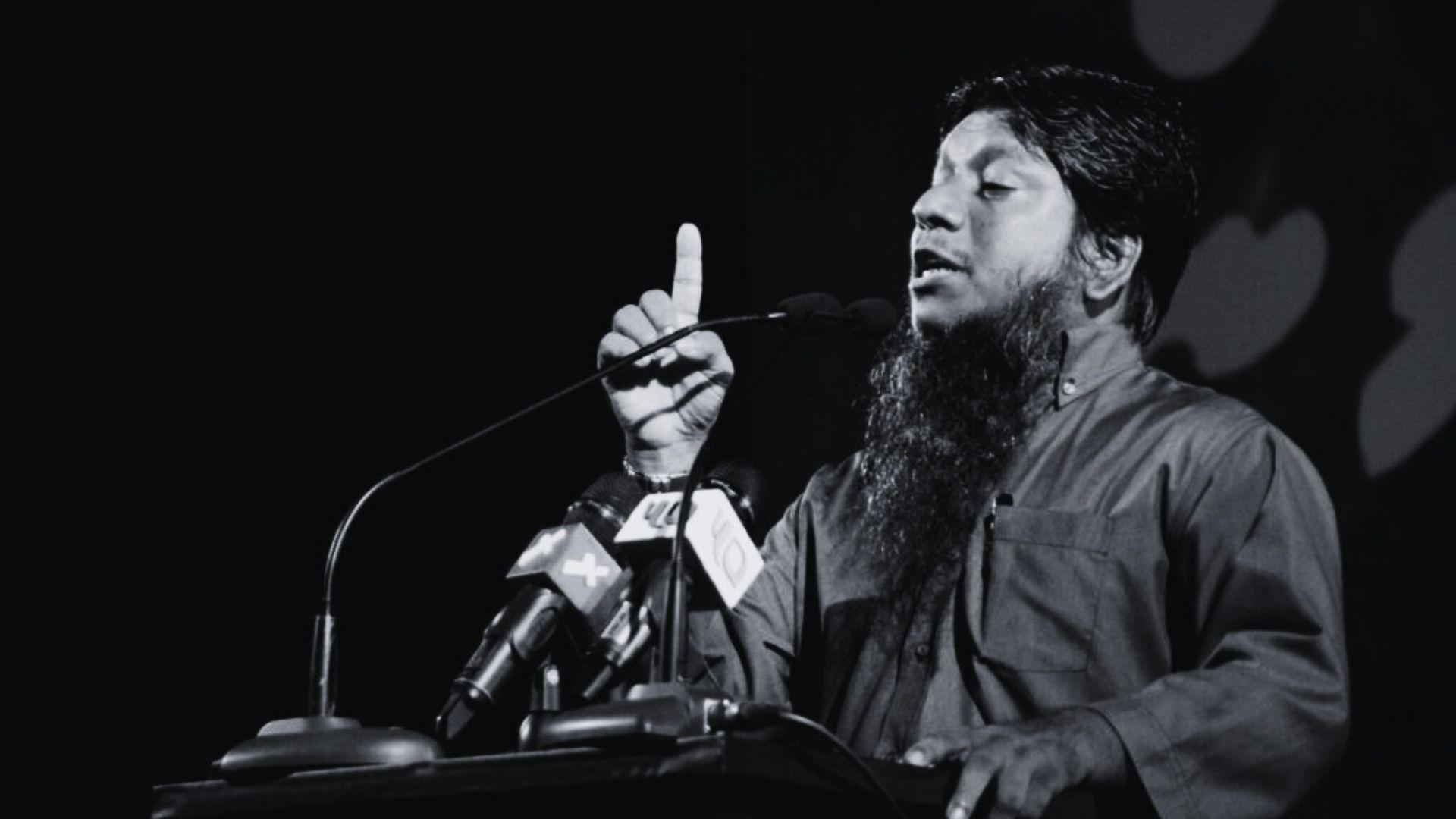 ޝައިހް އަވަހާރަވެފައި އޮތީ ޝަހާދަތް އިނގިލިން ތައުޙީދުގެ ކަލިމައަށް އިޝާރާތް ކުރަމުންދާ ޙާލުގައި!