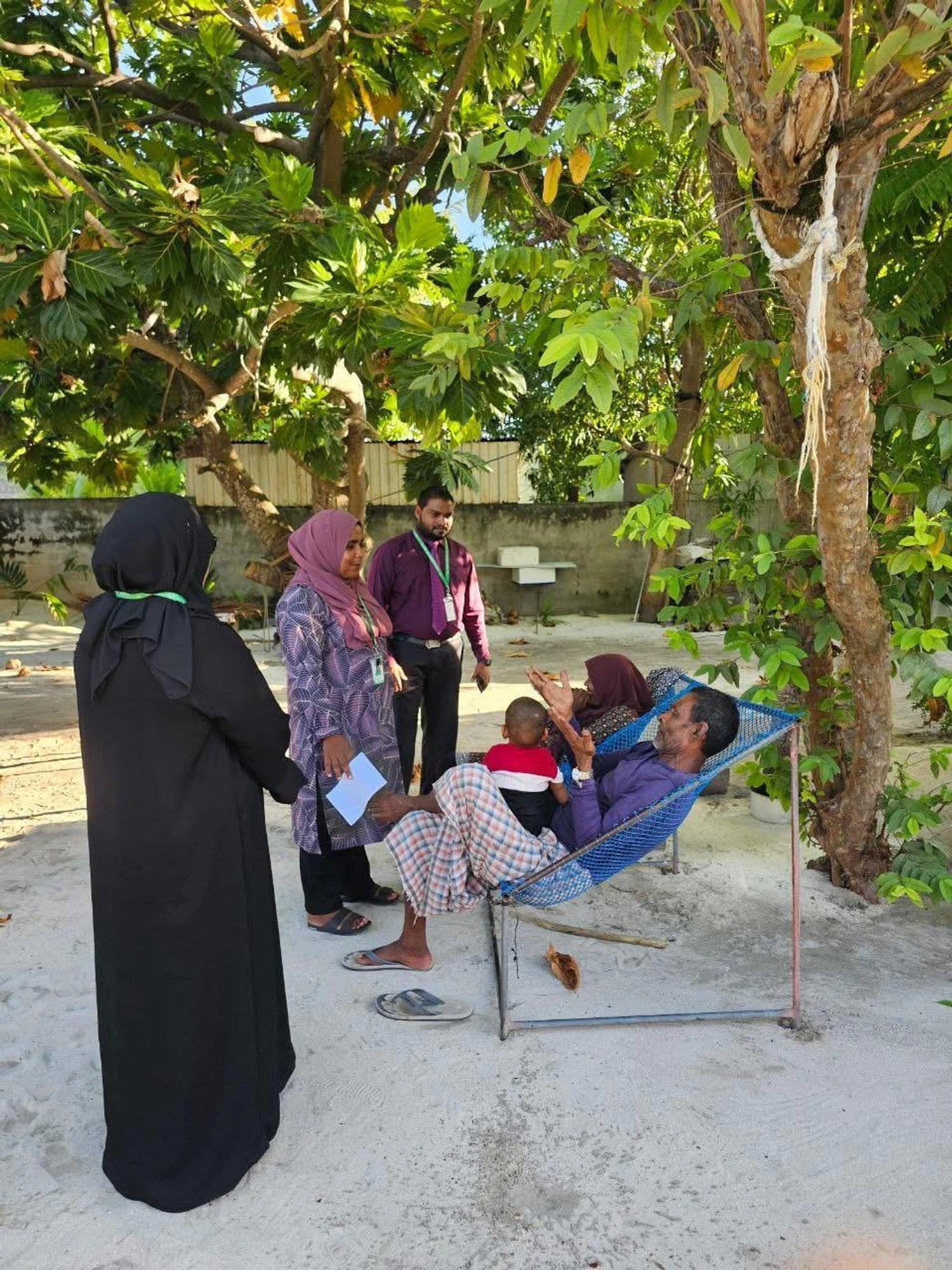 ހުމާއި ރޯގާގެ ޙާލަތު ދެނެގަތުމަށް ފ.އަތޮޅުގެ ހޮސްޕިޓަލުގެ މުވައްޒަފުން ގޭގެއަށް!