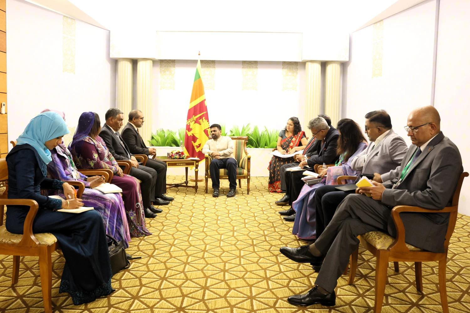 ފޮރިން މިނިސްޓަރު ހަލީލް، ލަންކާގެ ރައީސްއާއި ބައްދަލުކުރައްވައިފި