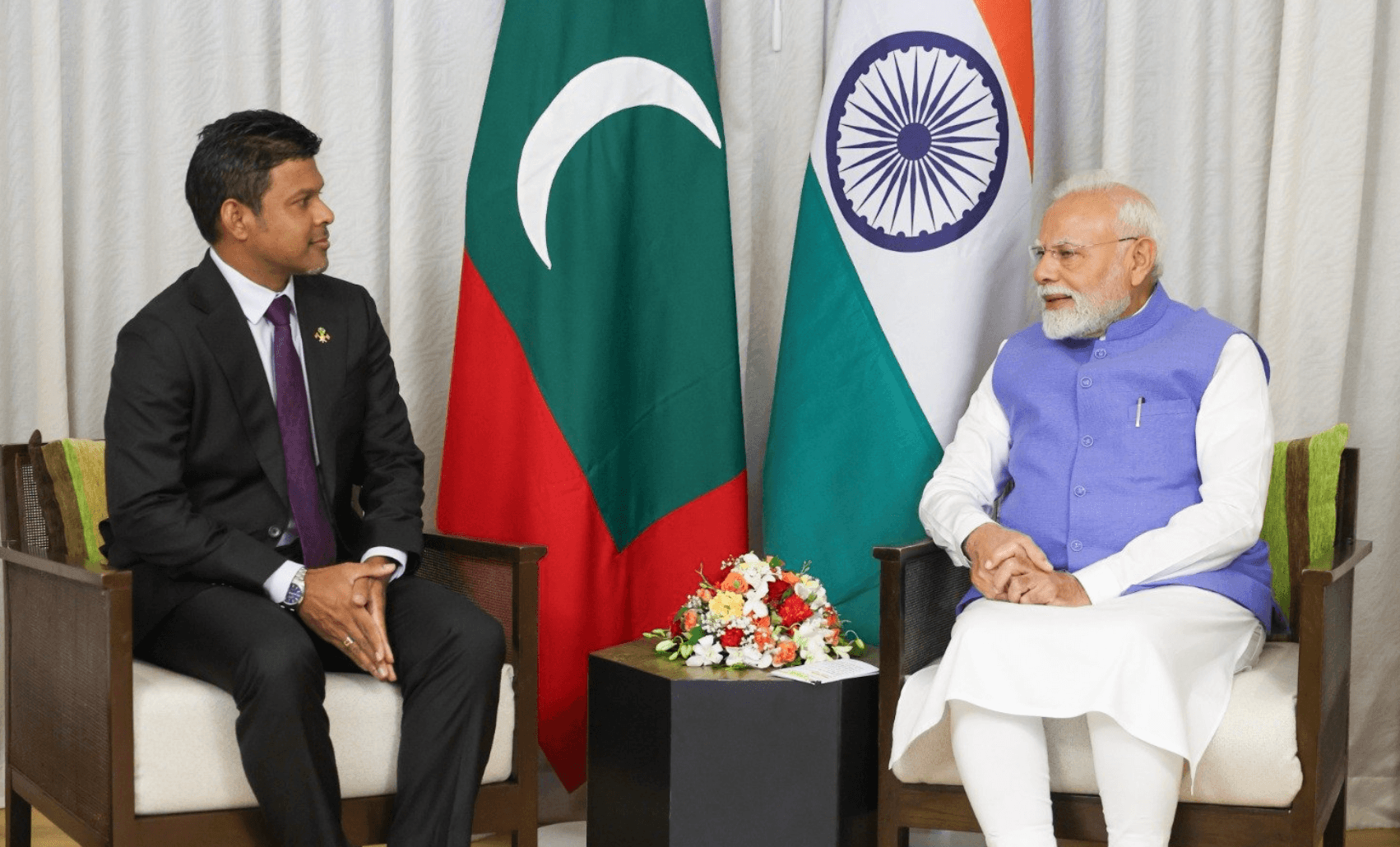 ނައިބު ރައީސް އިންޑިއާގެ ބޮޑުވަޒީރާއި ބައްދަލުކުރައްވައިފި