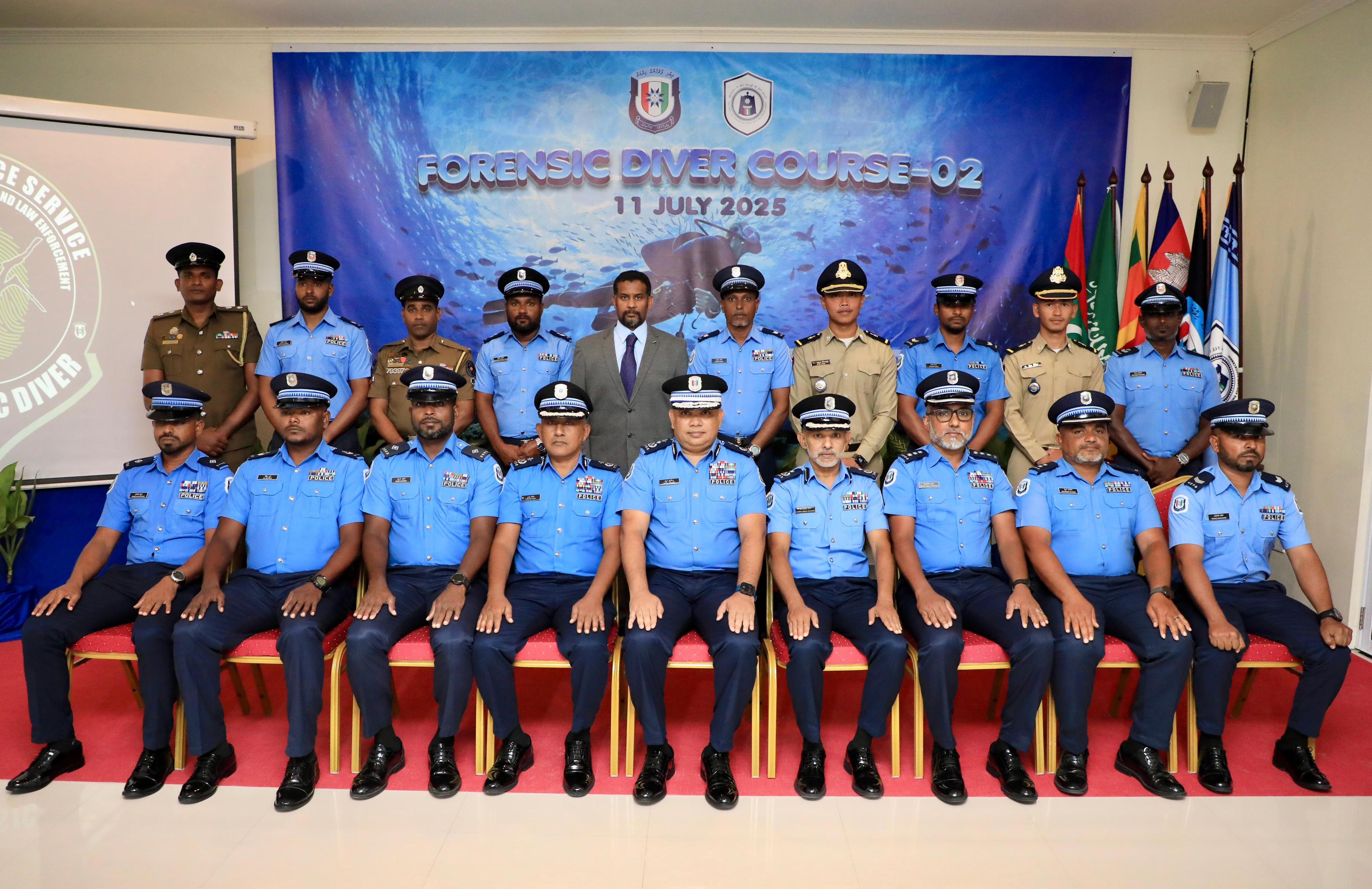 ފޮރެންސިކް ޑައިވިންގ ކޯސް ނިންމާލައިފި: 4 ގައުމުގެ 10 ބައިވެރިން ކާމިޔާބީއާއެކު ތަމްރީނު ފުރިހަމަކޮށްފައިވޭ!