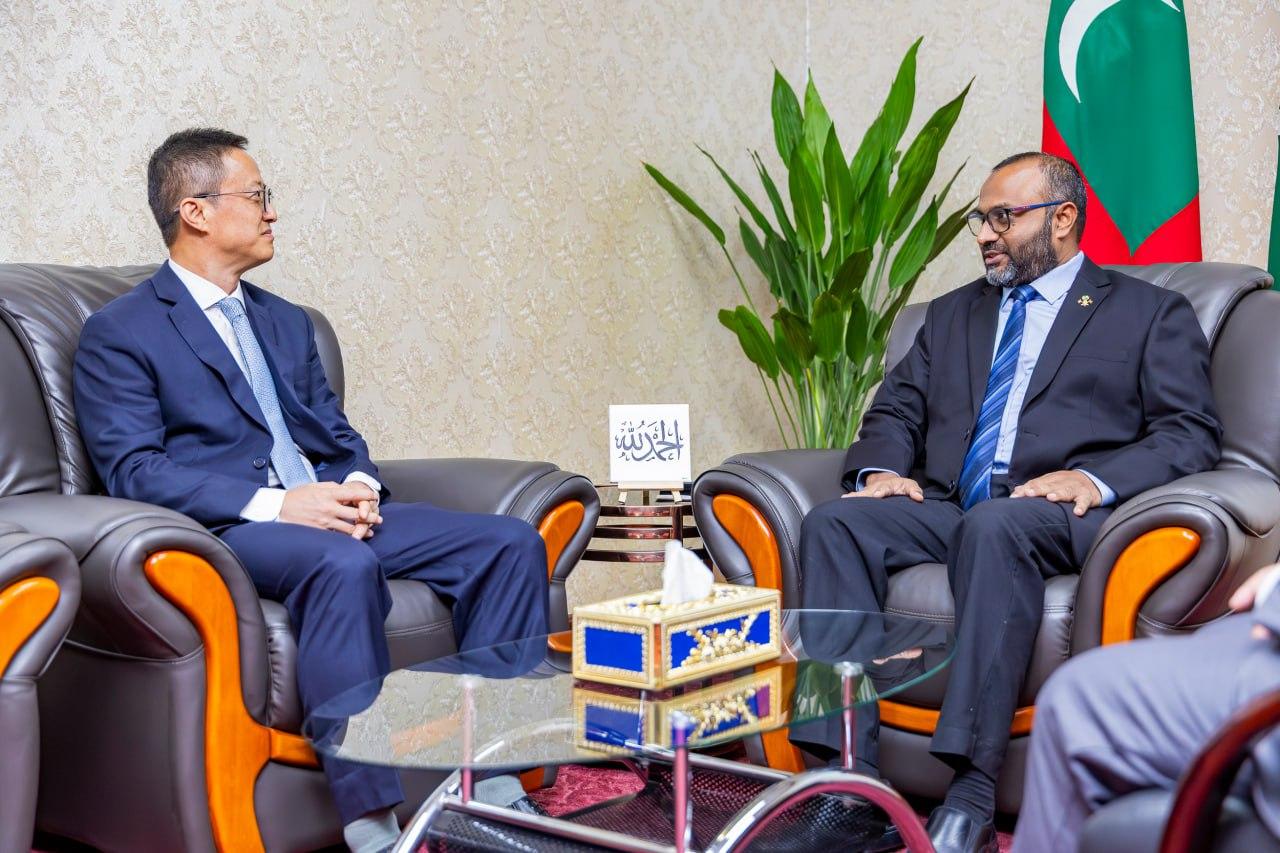 ޗައިނާ ސަފީރު، އިސްލާމީކަންތައްތަކާ ބެހޭ ވަޒީރުގެ އަރިހަށް އިޙްތިރާމުގެ ޒިޔާރަތެއް ކުރައްވައިފި