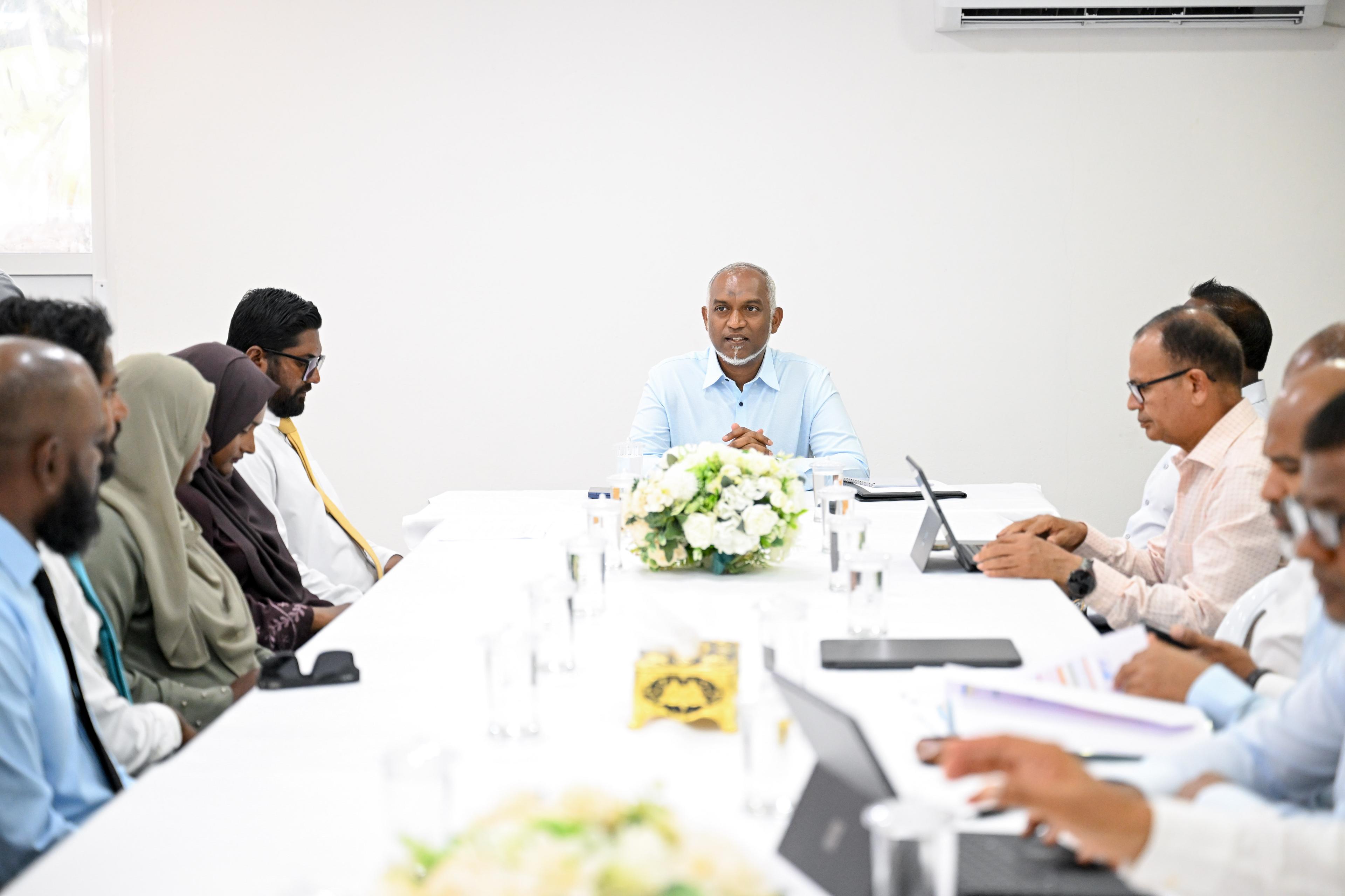 މަކުނުދޫ ރައްޔިތުންނަށް އެންމެ މުހިންމު ކަންކަމާ ގުޅޭގޮތުން މަޝްވަރާކުރައްވައިފި