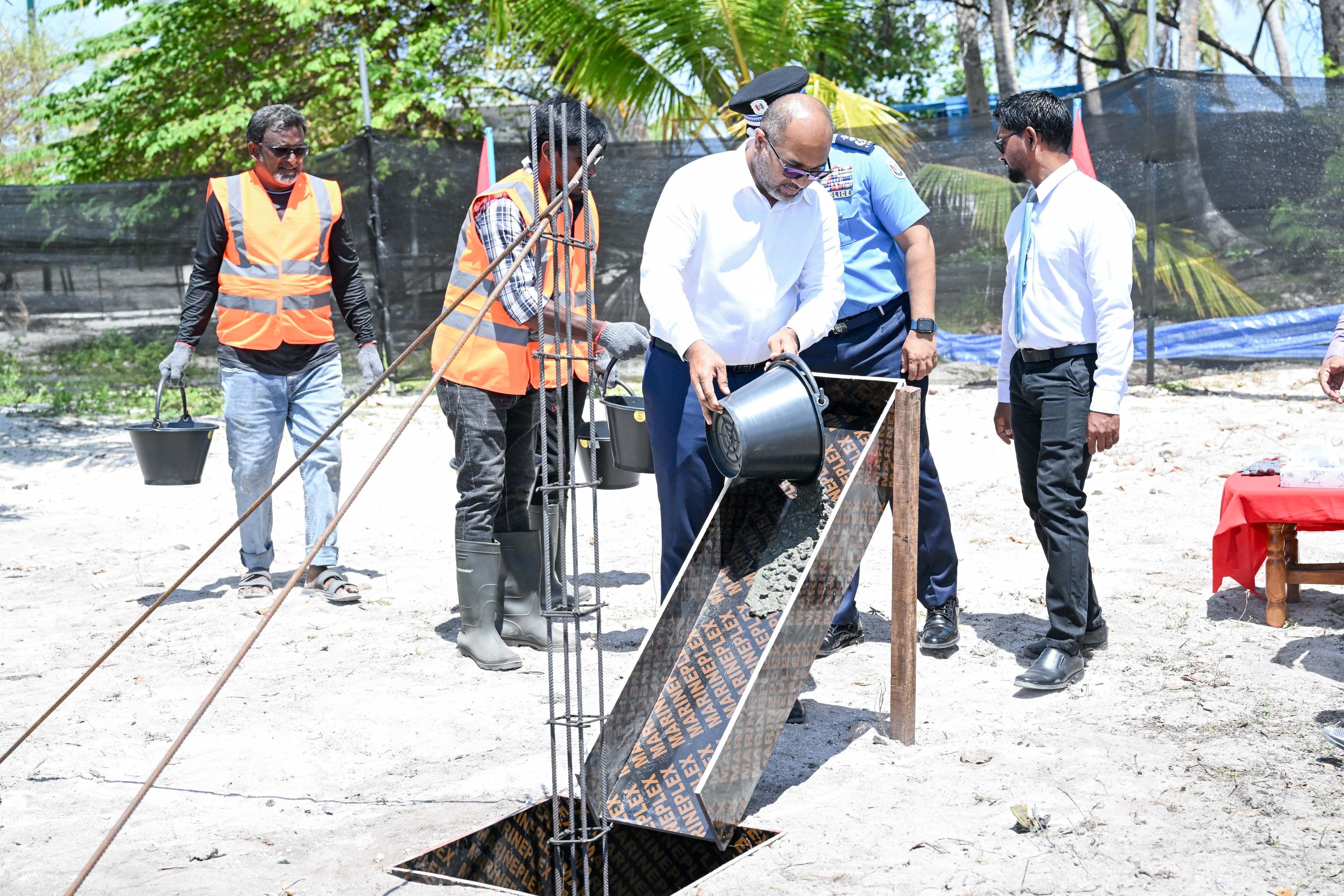 ހިމަންދޫގައި އިމާރާތްކުރާ ފުލުހުންގެ މަރުކަޒުގެ ޢަމަލީ މަސައްކަތް ފަށައިފި