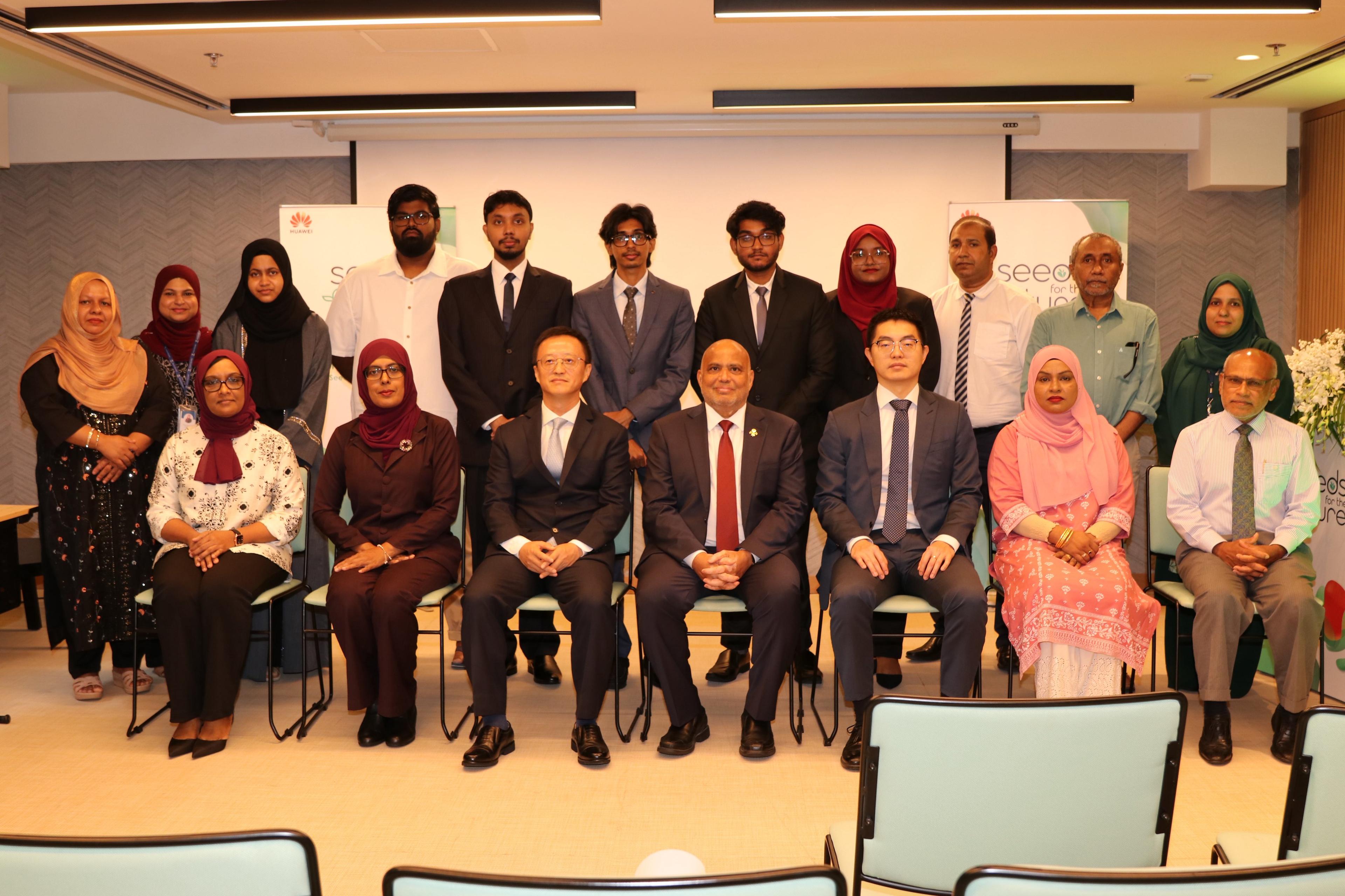 ހުވާވޭގެ ސީޑްސް ފޮރ ދަ ފިއުޗަރ ޕްރޮޮގްރާމަށް ރާއްޖެއިން 4 ކުއްޖަކު ހޮވައިފި