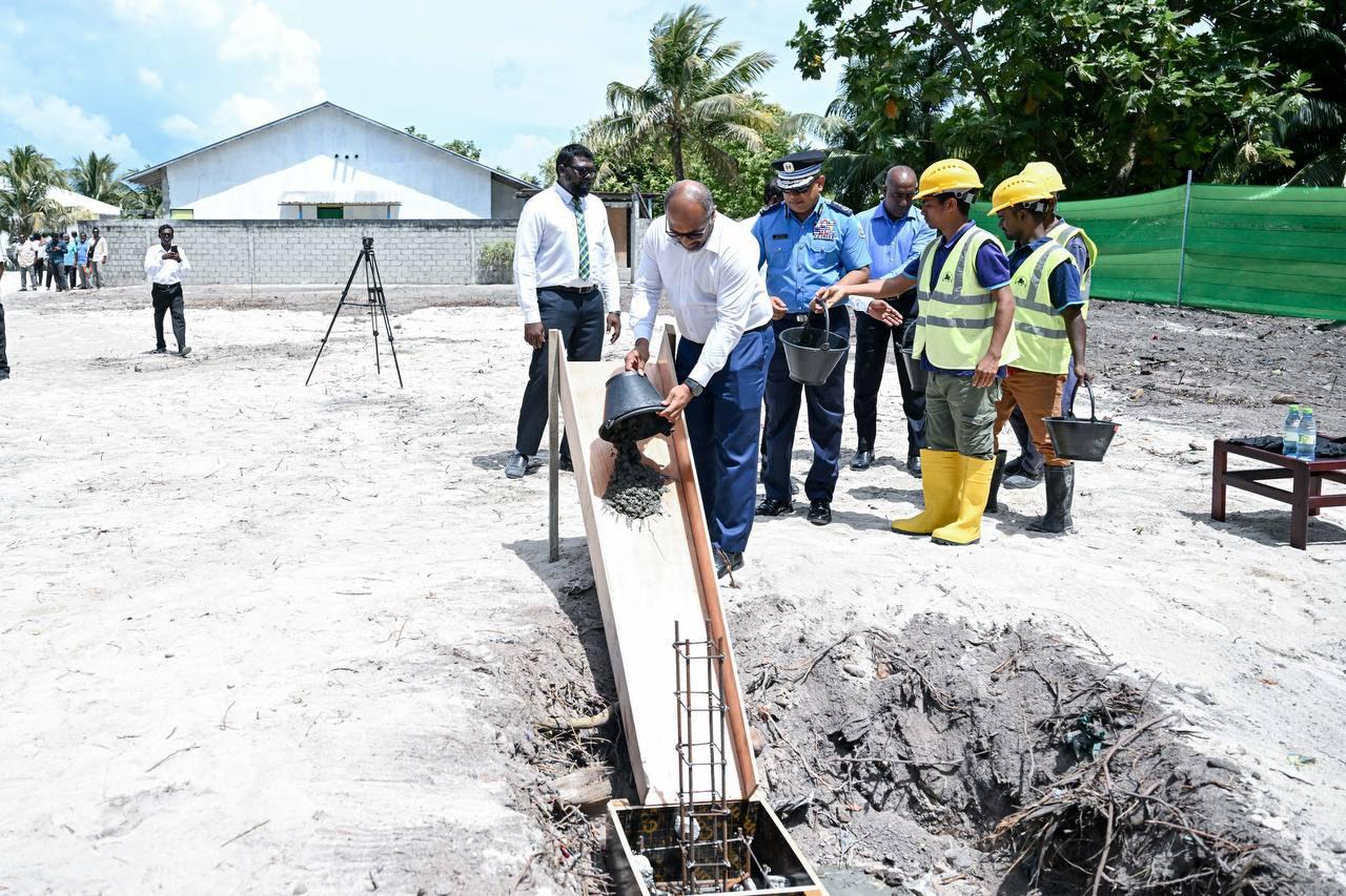  ކުމުންދޫގައި އިމާރާތްކުރާ ފުލުހުންގެ މަރުކަޒުގެ ޢަމަލީ މަސައްކަތް ފަށައިފި