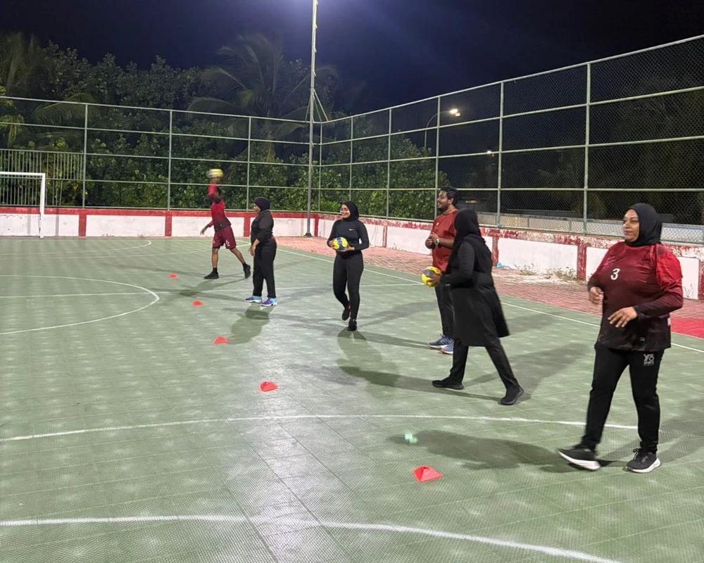 މީދޫގައި ހޭންޑްބޯޅަ ކޯޗިން ކޯހެއް ފެށިގެން ކުރިޔަށް!