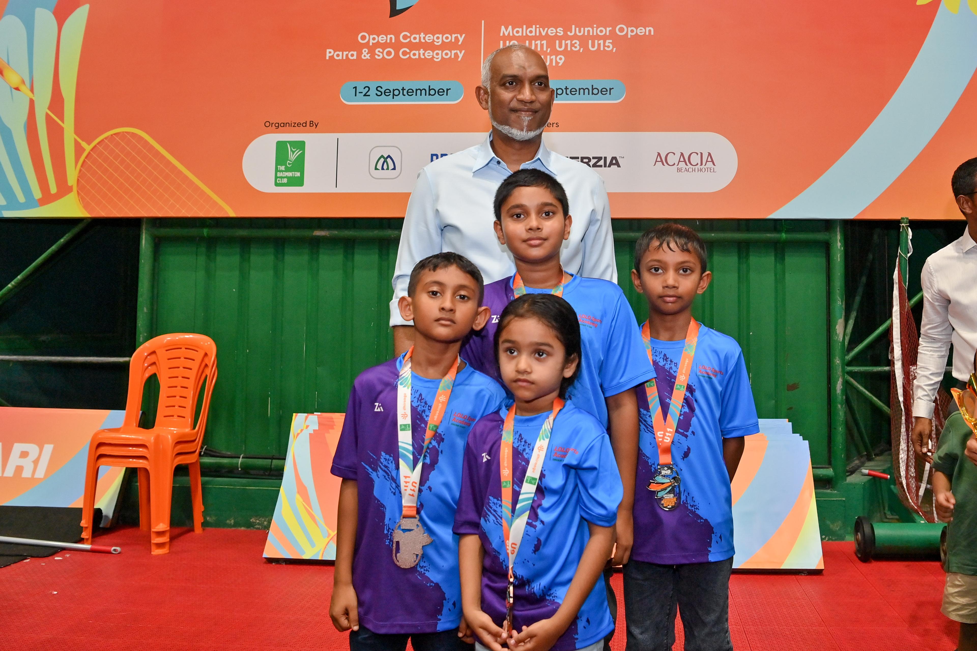 ލޯލޯ އެކެޑަމީގެ ފަރާތުން މޭނާ ސްކޫލުގެ ދަރިވަރުންނަށް ބެޑްމިންޓަން ކޯޗިންގ ކޭމްޕެއް ބާއްވަނީ