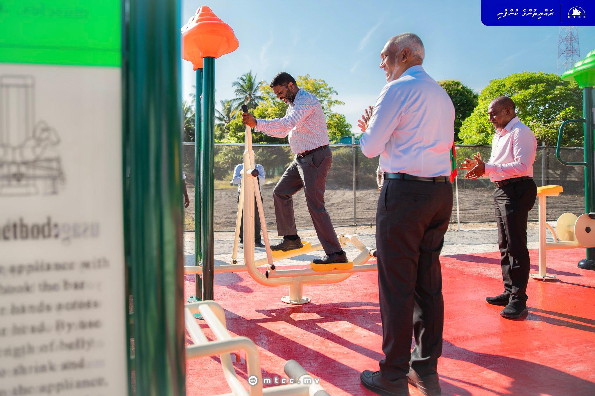  ފެލިދޫ އައުޓް ޑޯ ޖިމް ހުޅުވައިފި