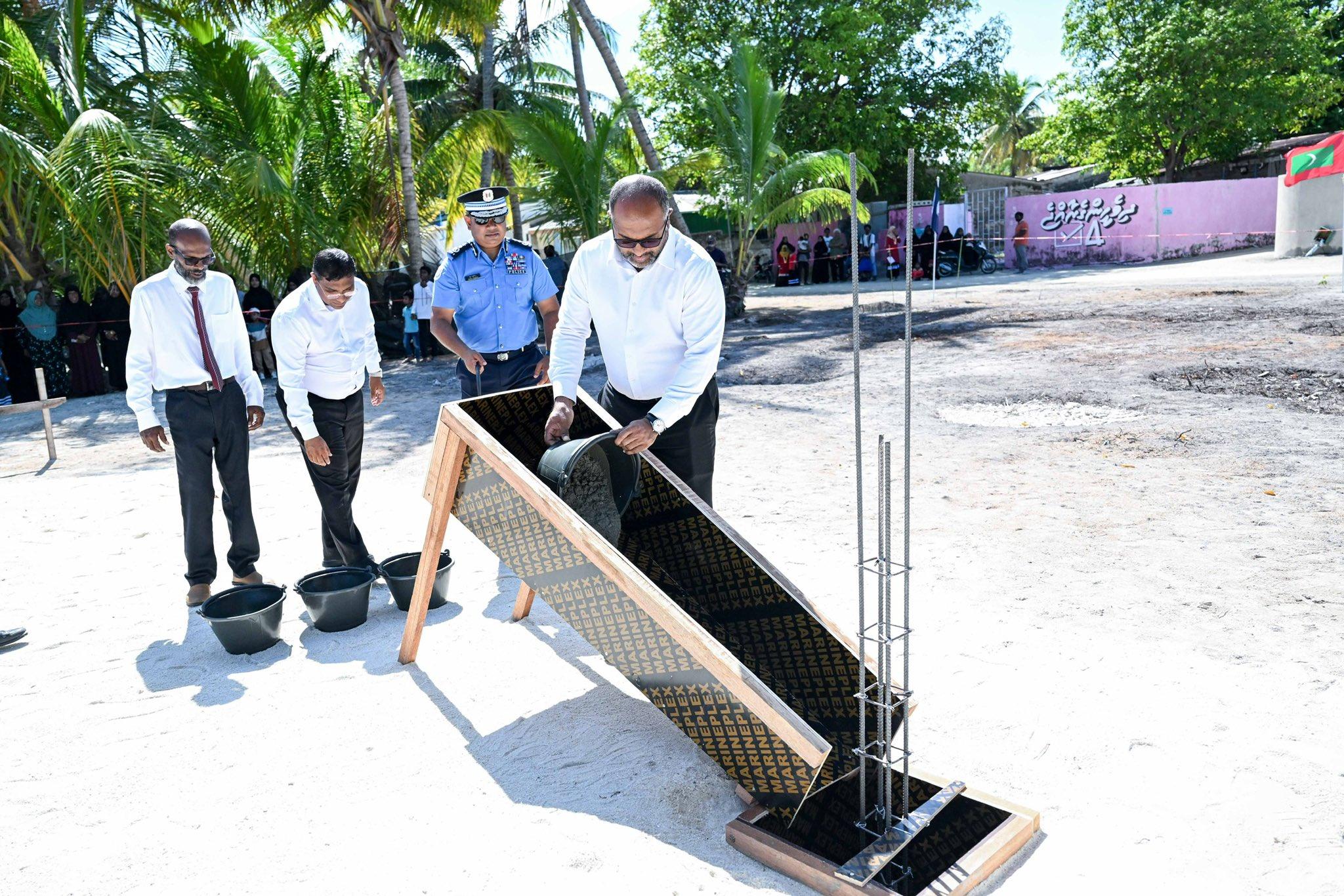 އޮމަދޫގައި އަލަށް އިމާރާތްކުރާ ފުލުހުންގެ މަރުކަޒުގެ އަމަލީ މަސައްކަތް ފަށައިފި
