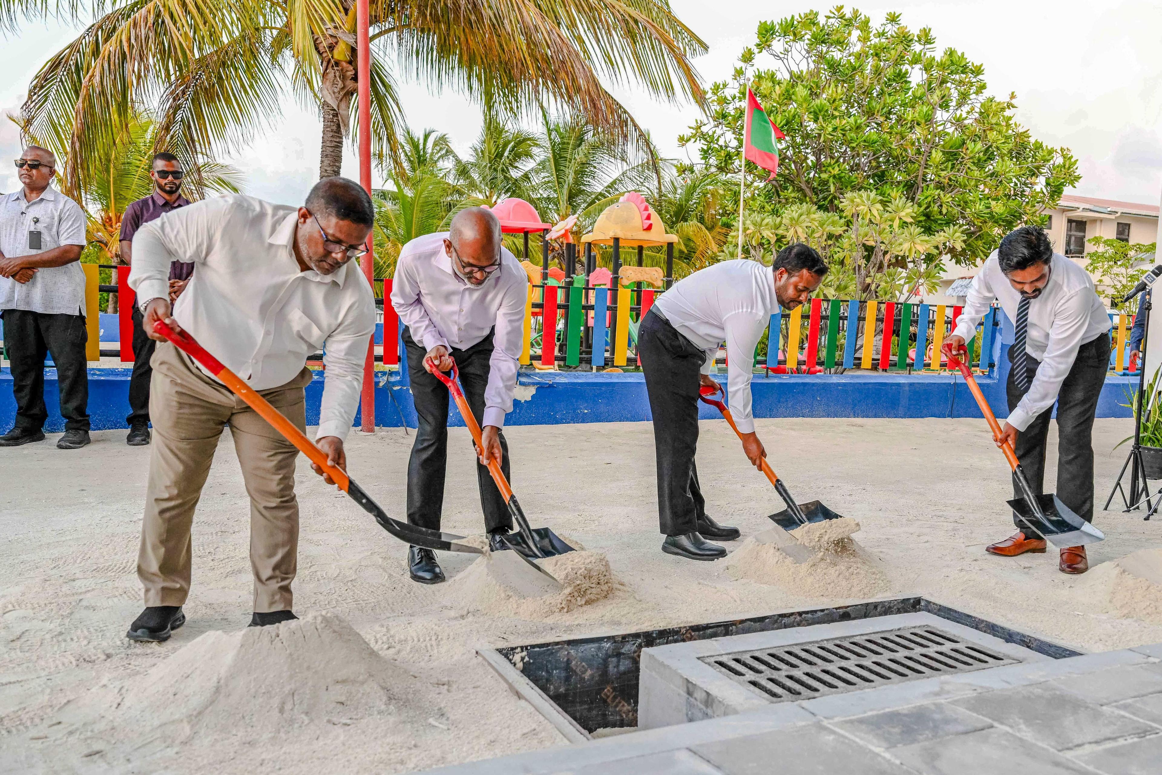 މުލީގެ މަގުތައް ތަރައްޤީކުރުމުގެ އަމަލީ މަސައްކަތް ފަށައިފި