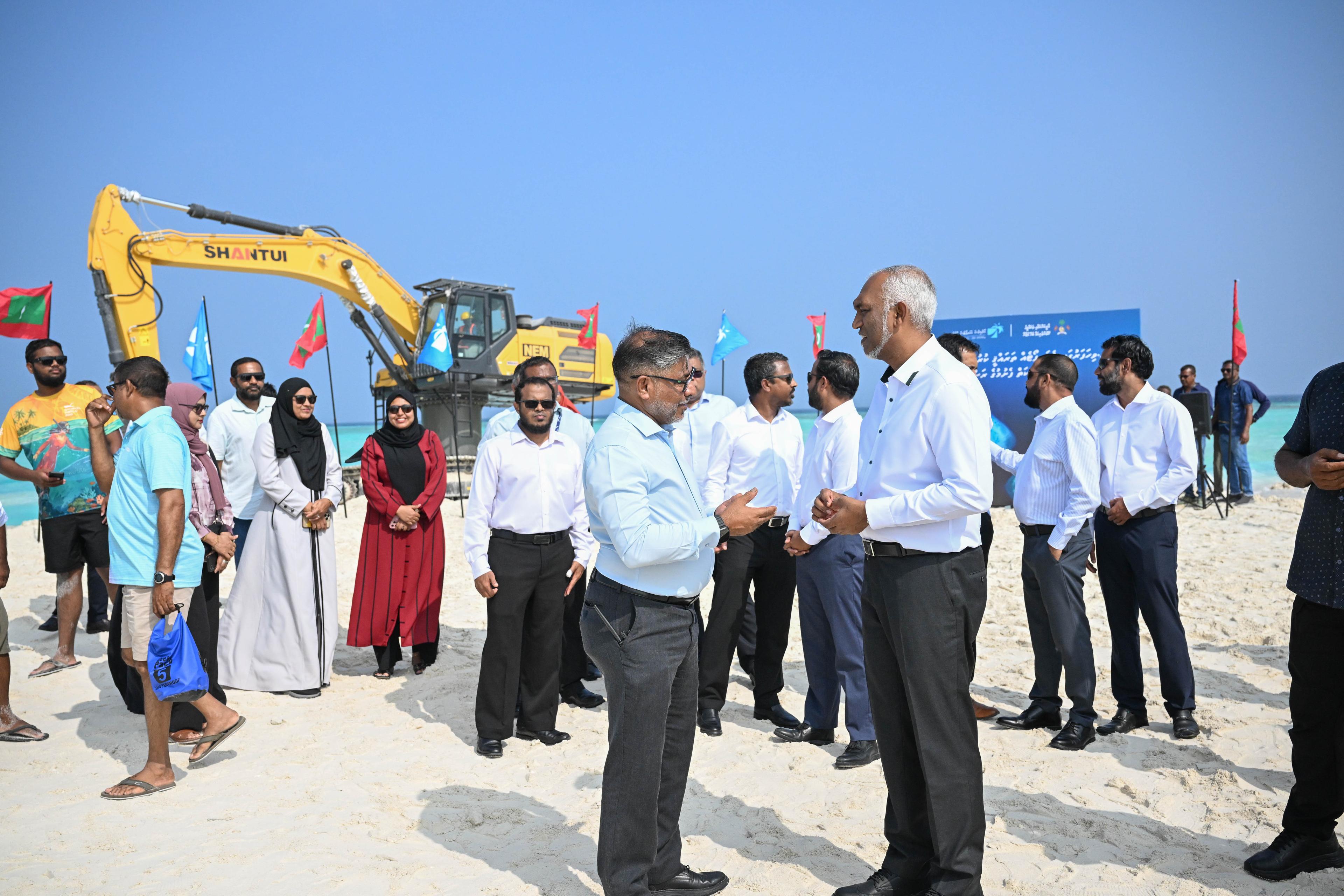 ނ. ވިހަފަރު އެއަރޕޯޓަށް ބޭނުންވާ ބިން ހިއްކުމުގެ އަމަލީ މަސައްކަތް ފަށައިފި