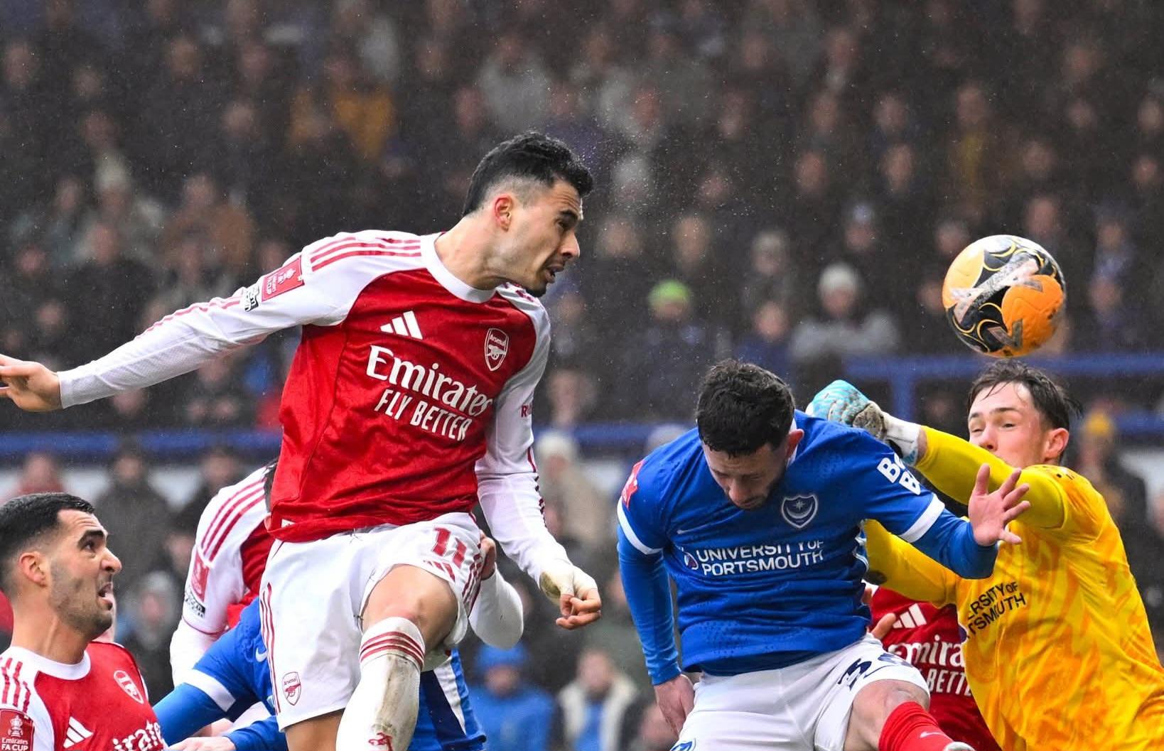 މާޓިނެލީގެ ހެޓްރިކާއެކު ޕޯޓްސްމައުތު ބަލިކޮށް އާސެނަލް އެފްއޭކަޕް ހަތަރުވަނަ ބުރުން ޖާގަ ހޯދައިފި