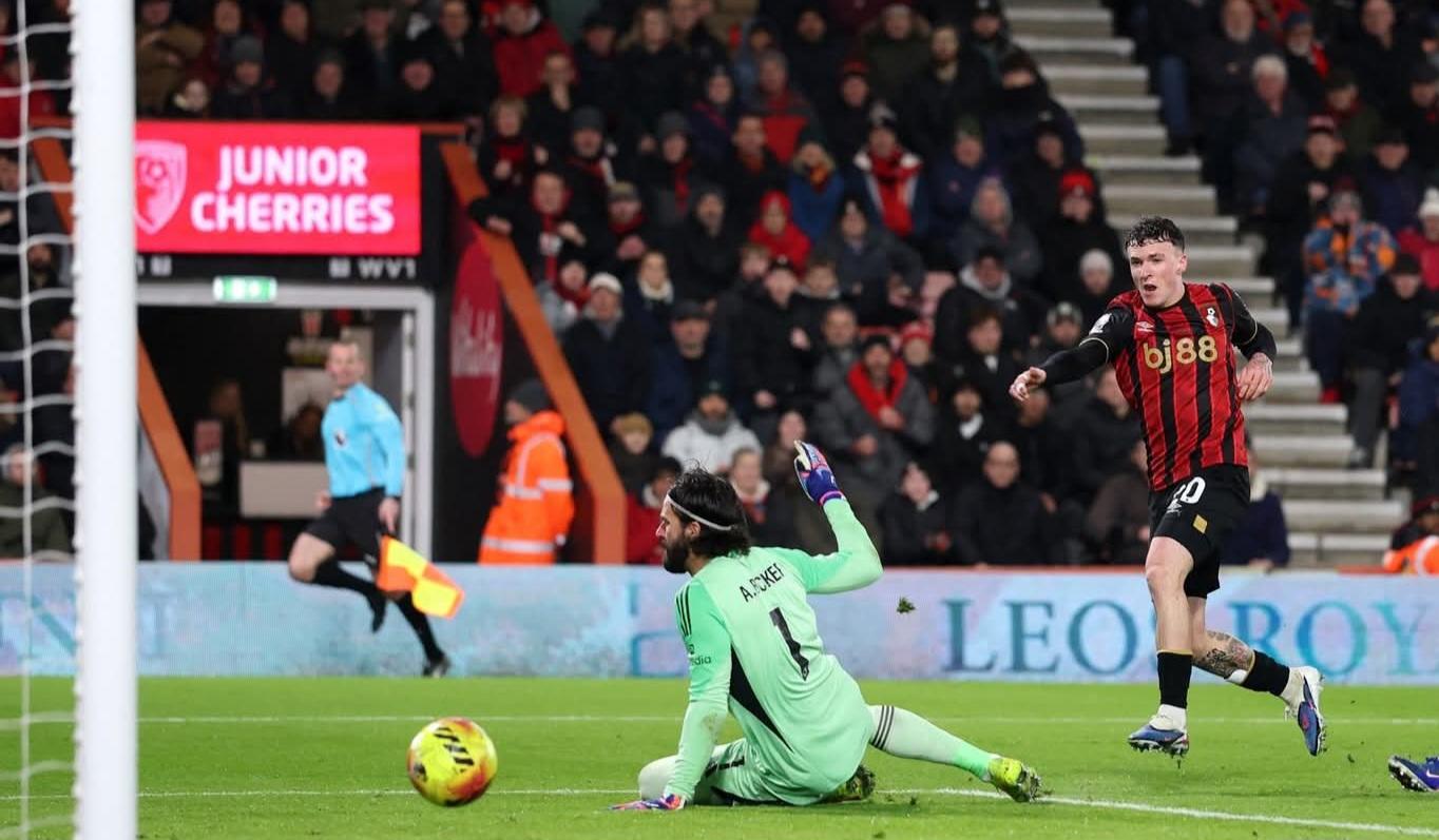 ފަހުވަގުތު ބޯންމައުތުން ލިވަޕޫލް ބަލިކޮށްފި