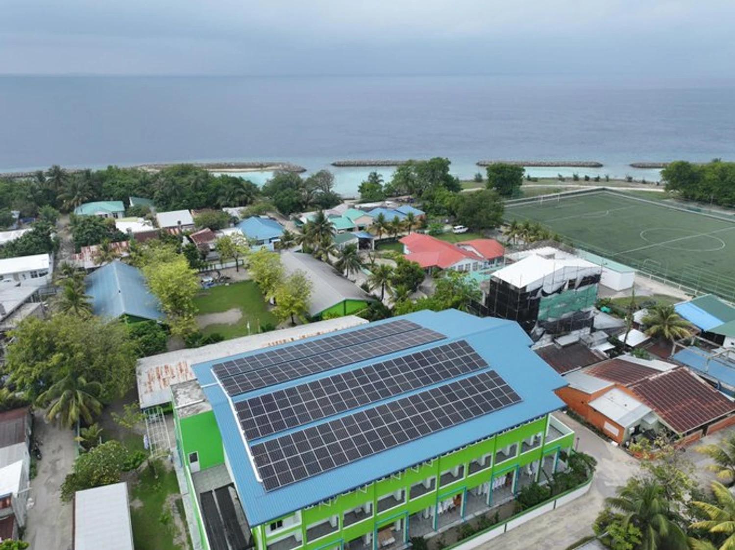 ކެންދޫގައިވެސް ސޯލާ-ޑީސަލް ހައިބްރިޑް ނިޒާމެއް ގާއިމުކުރަނީ