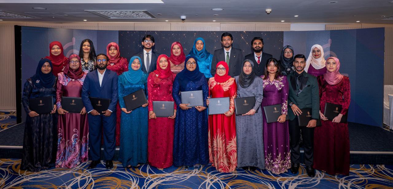 އޭޑީކޭ ހޮސްޕިޓަލުން ކުރިއަށްގެންދިޔަ ފުރަތަމަ މެޑިކަލް އިންޓާންޝިޕް ޕްރޮގްރާމް ކާމިޔާބުކަމާއެކު ނިންމާލައިފި