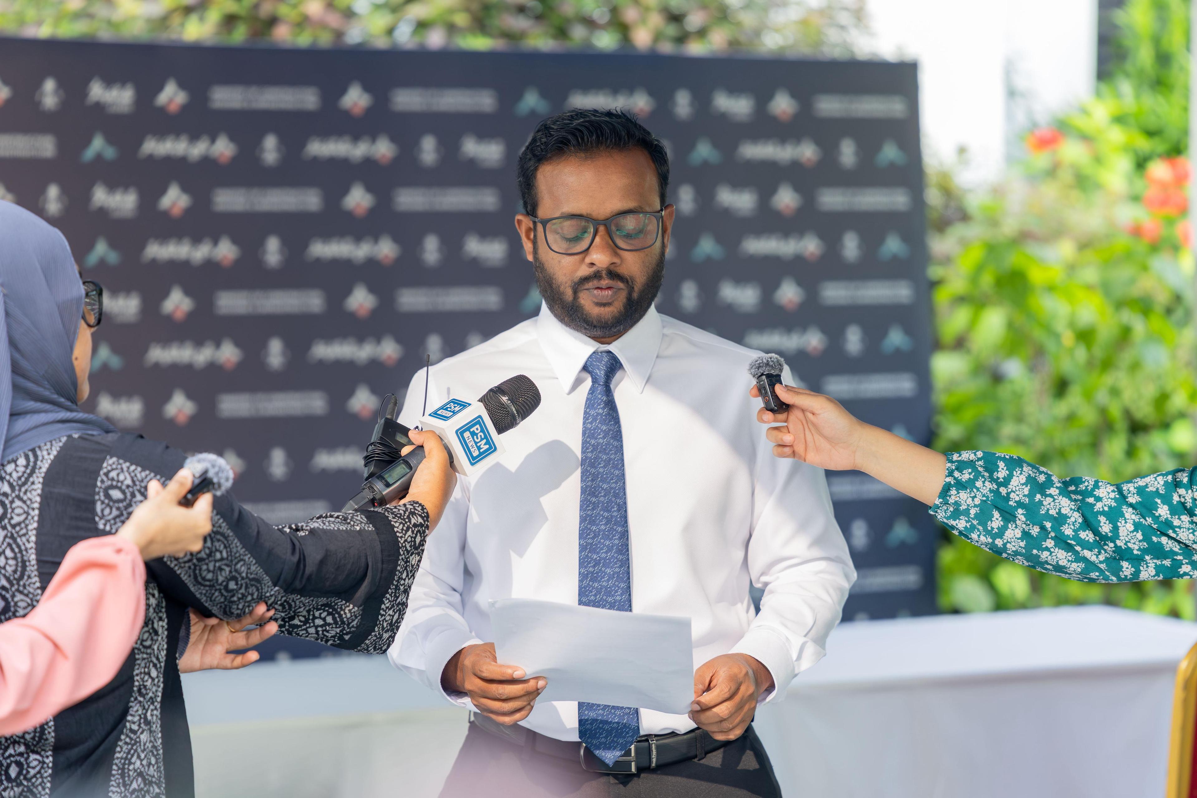 ވަޒީރު ދެއްވި ޔަގީންކަމަކީ މިދައުރުގެ ތެރޭގައި ފްލެޓުތައް ނިންމައި ހަވާލުކުރާނެ ކަމުގެ ޔަގީންކަން!