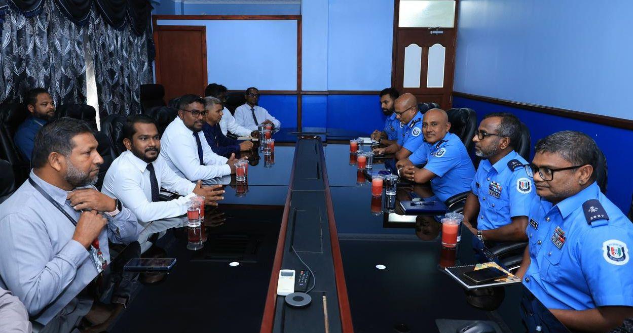 ހދ ގެ ރަށްރަށުގައި ކުރިމަތިވާ ބިދޭސީންގެ މައްސަލަތައް ހައްލުކުރުމަށް މަޝްވަރާކޮށްފި