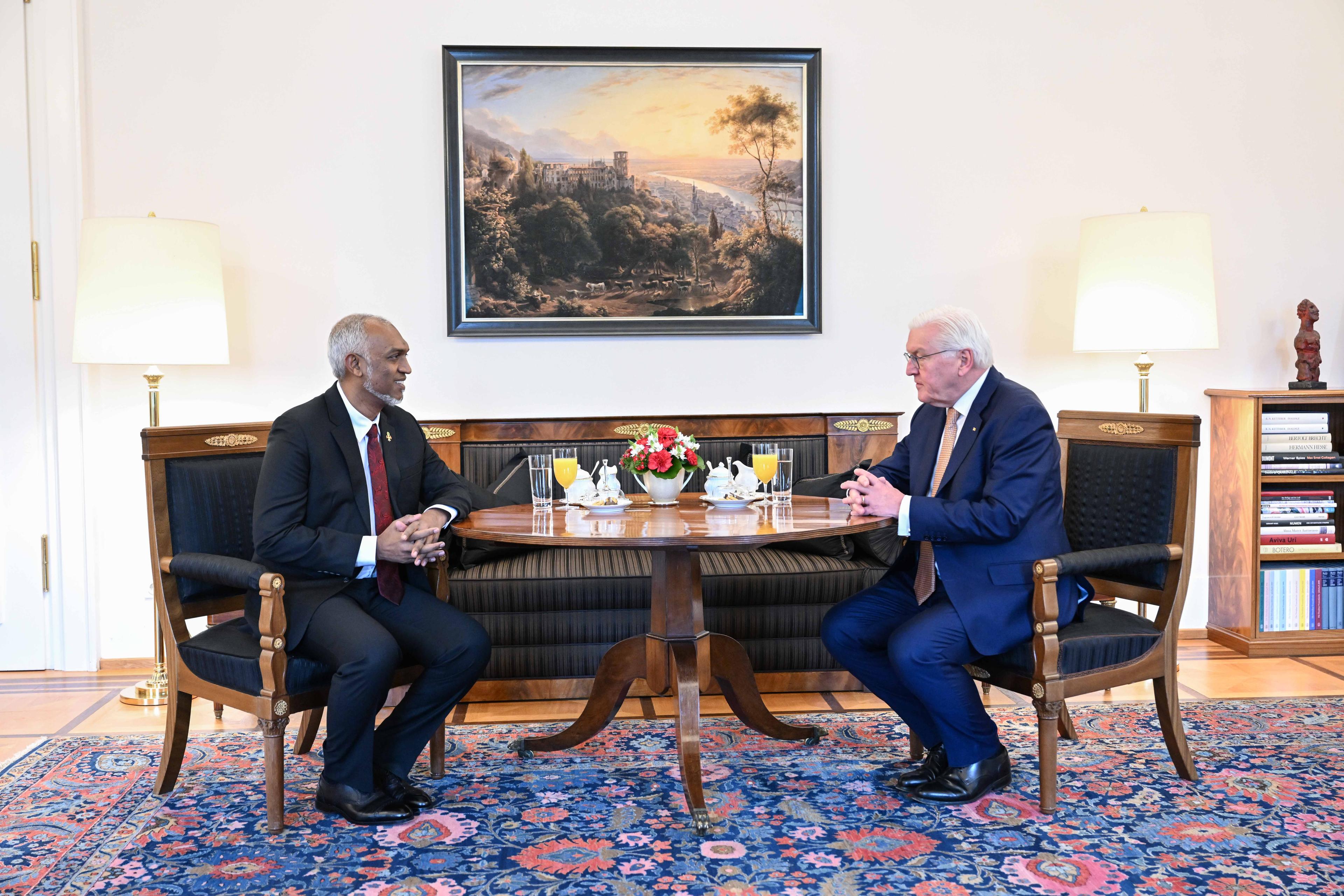 ރާއްޖެއާއި ޖަރުމަނުވިލާތާ ދެމެދު ރަސްމީ މަޝްވަރާތައް ކުރިއަށް ގެންދަވައިފި