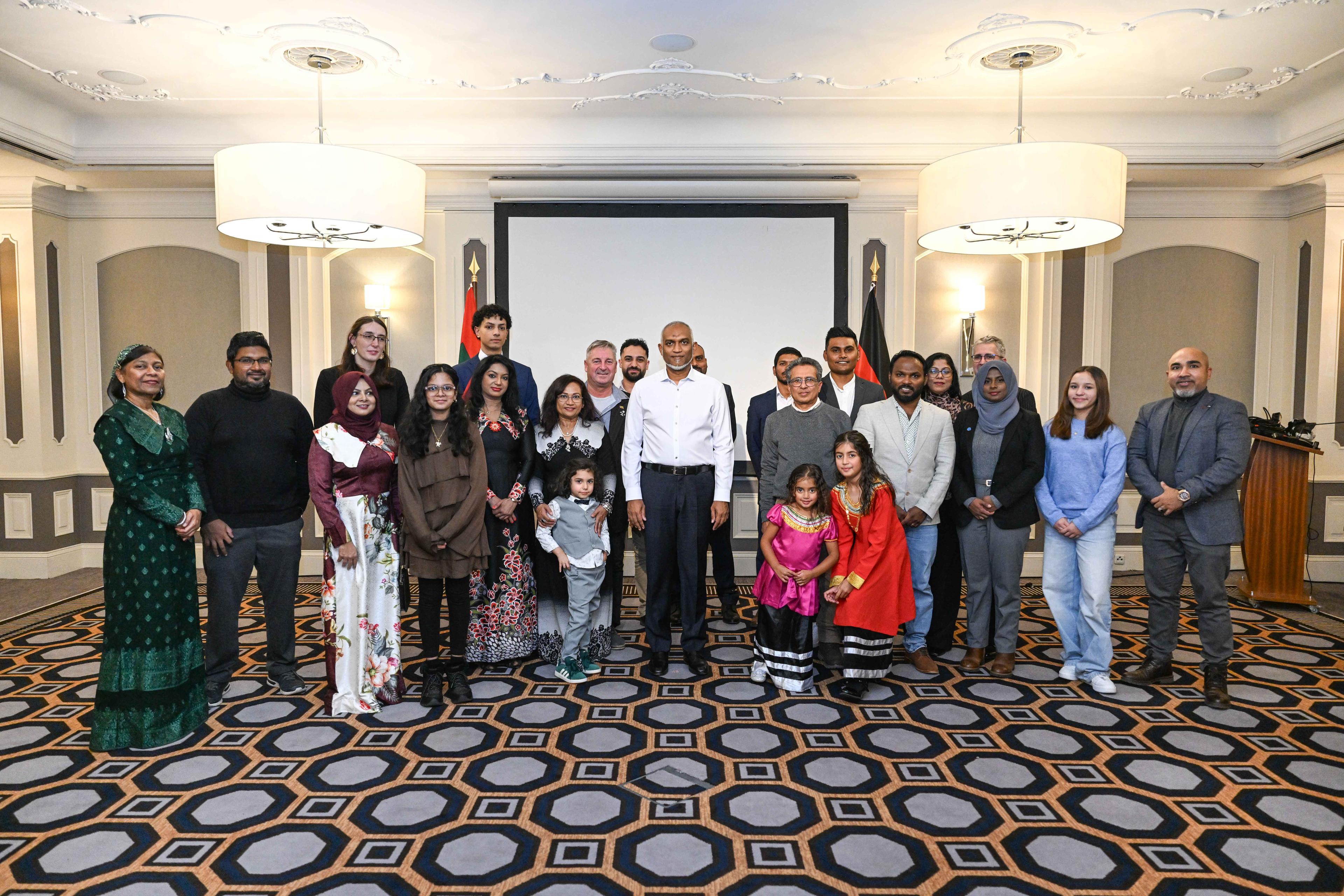 ޖަރުމަނުވިލާތުގައި ދިރިއުޅޭ ދިވެހި ރައްޔިތުންނާ ރައީސް ބައްދަލުކުރައްވައިފި