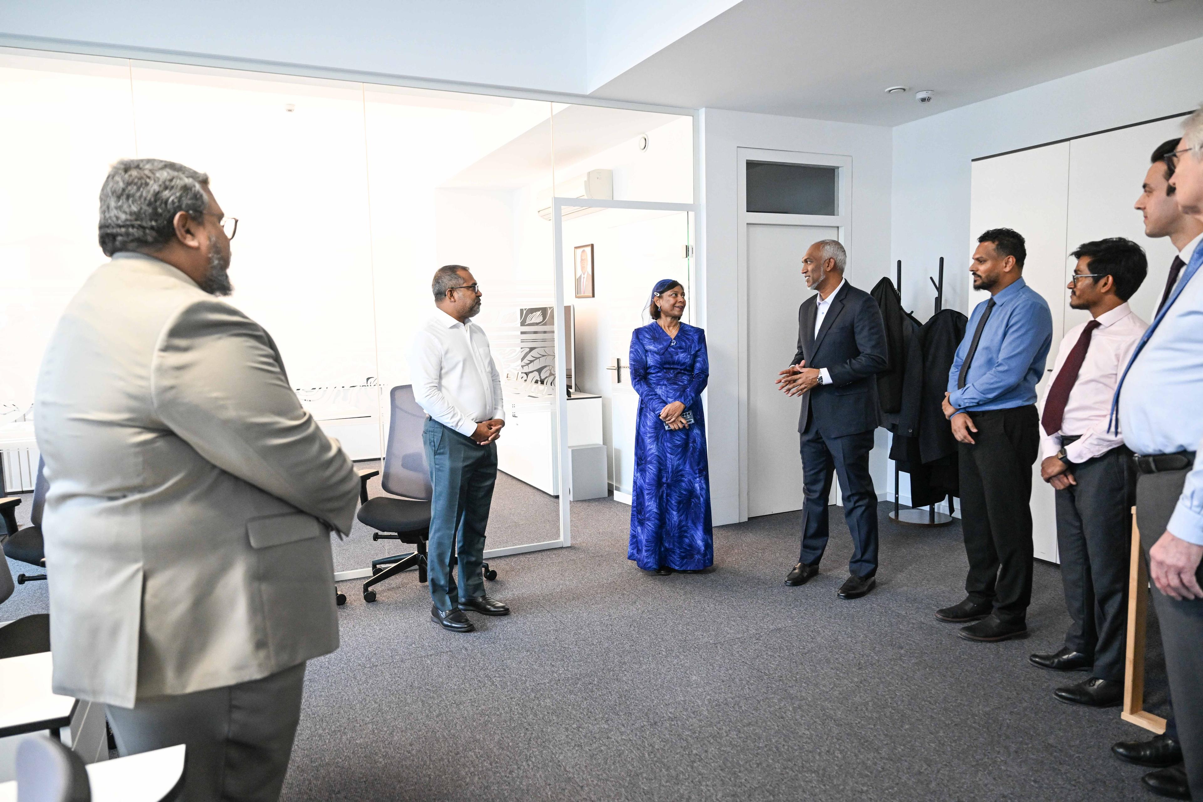 ޖަރުމަނު ވިލާތުގައި ހުންނަ ދިވެހި އެމްބަސީއަށް ރައީސް ޒިޔާރަތް ކުރައްވައިފި