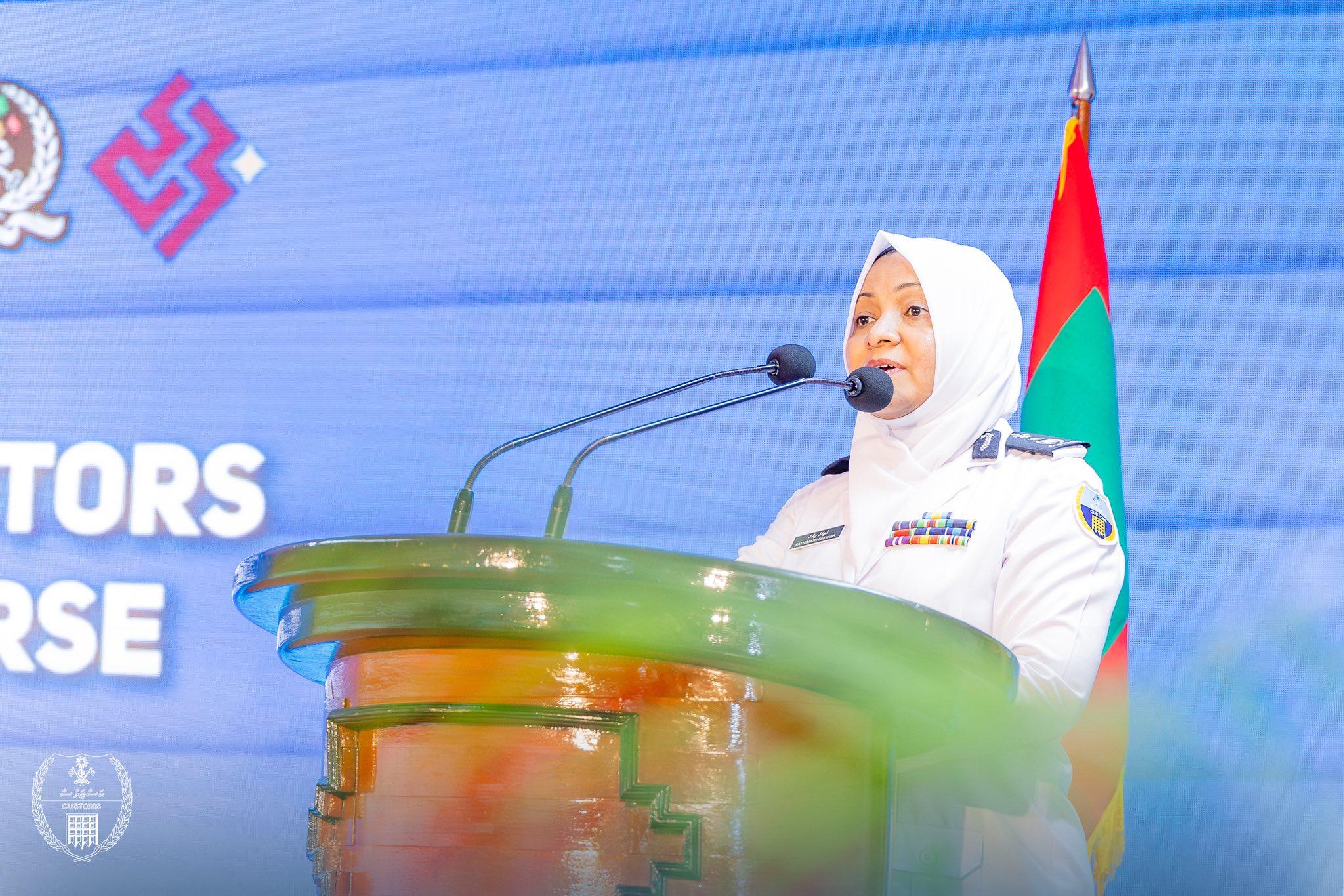 ޔުނީފޯމްއެޅި މުއައްސަސާތަކުގައި އަންހެން މުވައްޒަފުން މަސައްކަތް ކުރަނީ ޒިންމާދާރުކަމާއެކީގަ: ދިޔާނާ