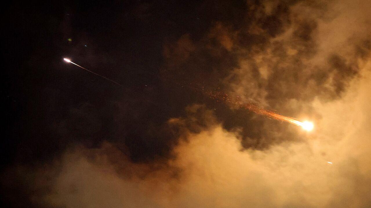 ގަތަރަށް ދޭ ހަމަލާތައް އަދިވެސް ހުއްޓާނުލާ: ބާރުގަދަ ގޮވުންތަކުގެ އަޑާއިއެކު މުޅި ދޯހާ ހޭލާ!