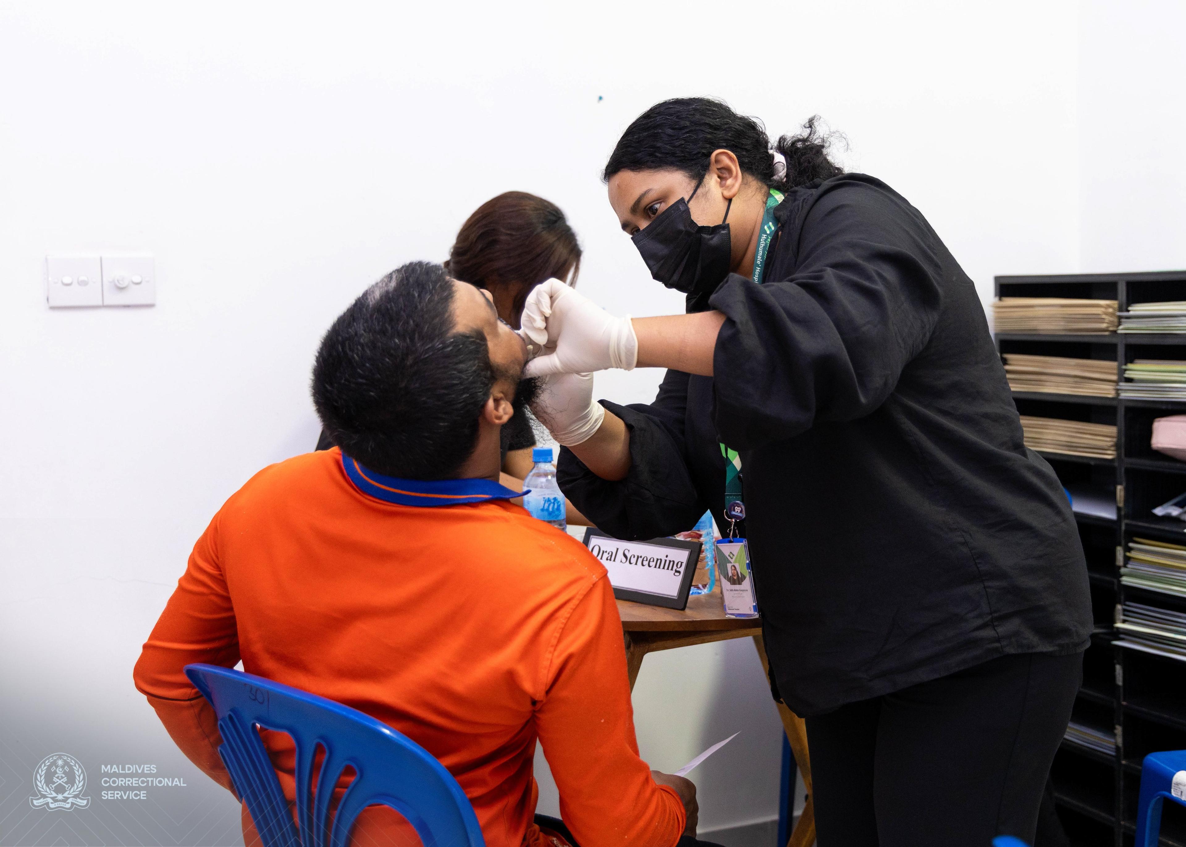 އައްސޭރި ޖަލުގެ ޤައިދީންނާއި އޮފިސަރުންނަށް ކެންސަރ ސްކްރީނިންގ ޕްރޮގްރާމެއް ހިންގައިފި