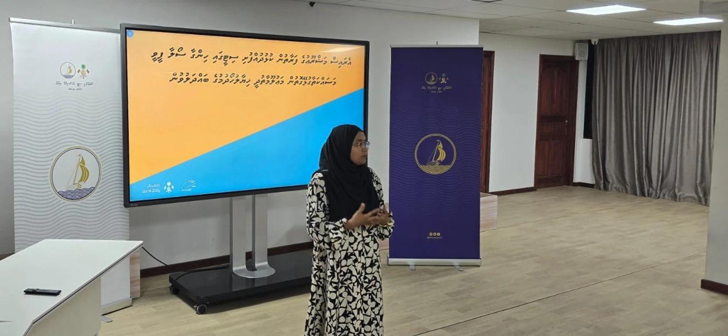 ކުޅުދުއްފުށި ސިޓީގައި ގާއިމުކުރާ ސޯލާ ޕީވީ ނިޒާމާއި ގުޅޭގޮތުން ރައްޔިތުންނާއި އެކު މަޝްވަރާ ބައްދަލުވުންތަކެއް ބާއްވައިފި