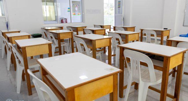 އައްސޭރި ޖަލުން ހިންމަފުށީ ސުކޫލަށް 130 ޑެސްކް ހަދިޔާކޮށްފި