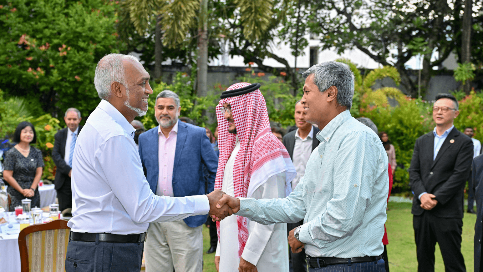 ރާއްޖޭގައި ތިއްބަވާ ބޭރުގެ ޑިޕްލޮމެޓުންނަށް ރައީސުލްޖުމްހޫރިއްޔާގެ ދެކަނބަލުން ރޯދަވީއްލުމެއް ދެއްވައިފި