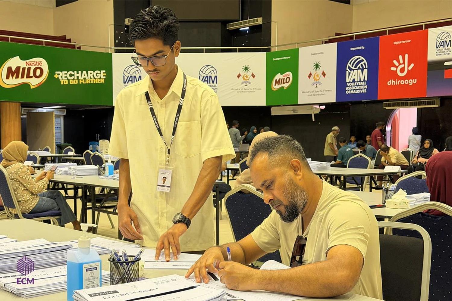 ސިޔާސީ ޕާޓީތަކުންނާއި ކެންޑިޑޭޓުންގެ ފަރާތުން ވޯޓަރސް ލިސްޓުގައި ސޮއިކުރުމަށް އެއް ދުވަސް އިތުރުކޮށްފި