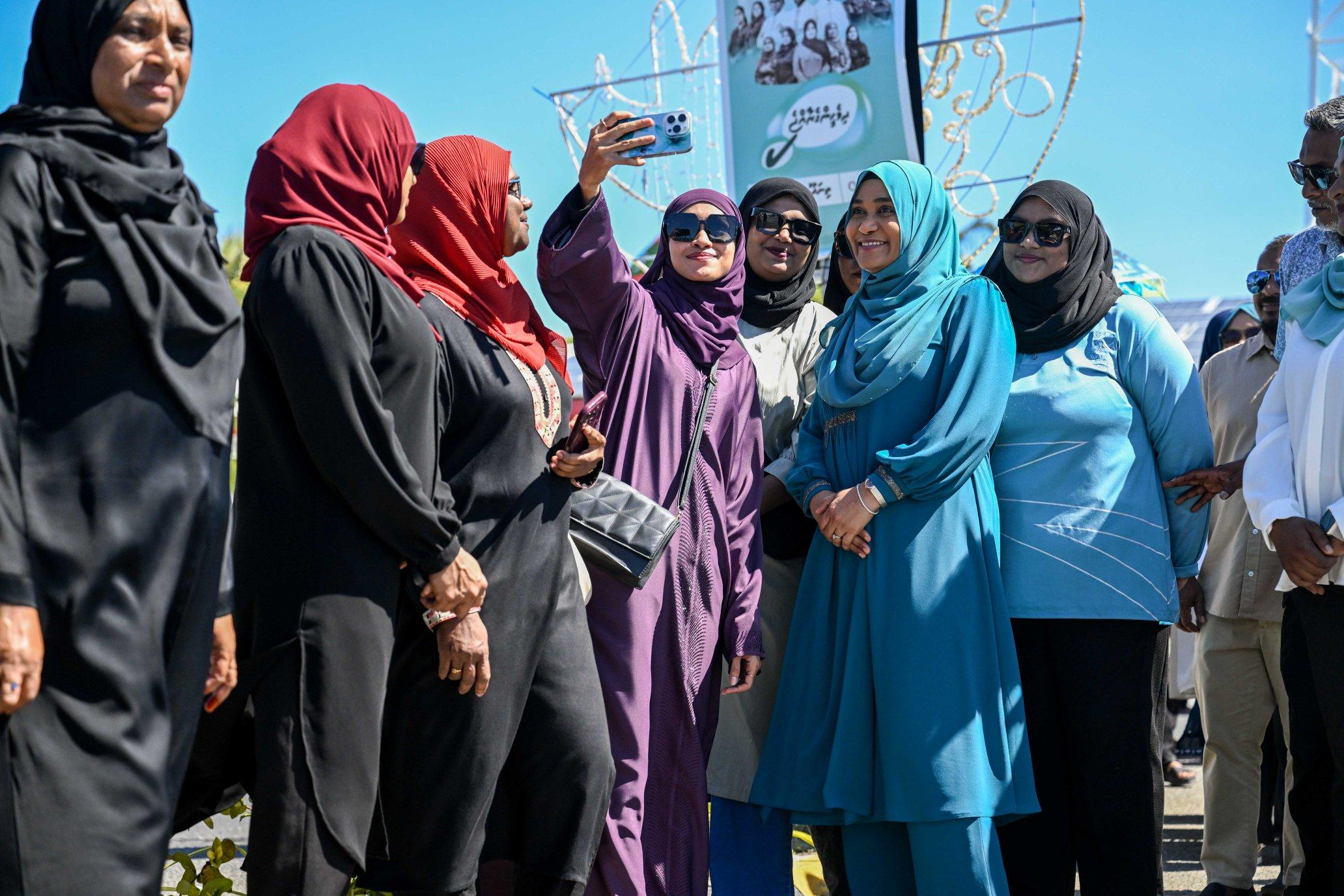 ފަސްޓޭ ލޭޑީ ސާޖިދާއަށް ތިނަދޫ ސިޓީއިން ހޫނު މަރުހަބާއެއް!