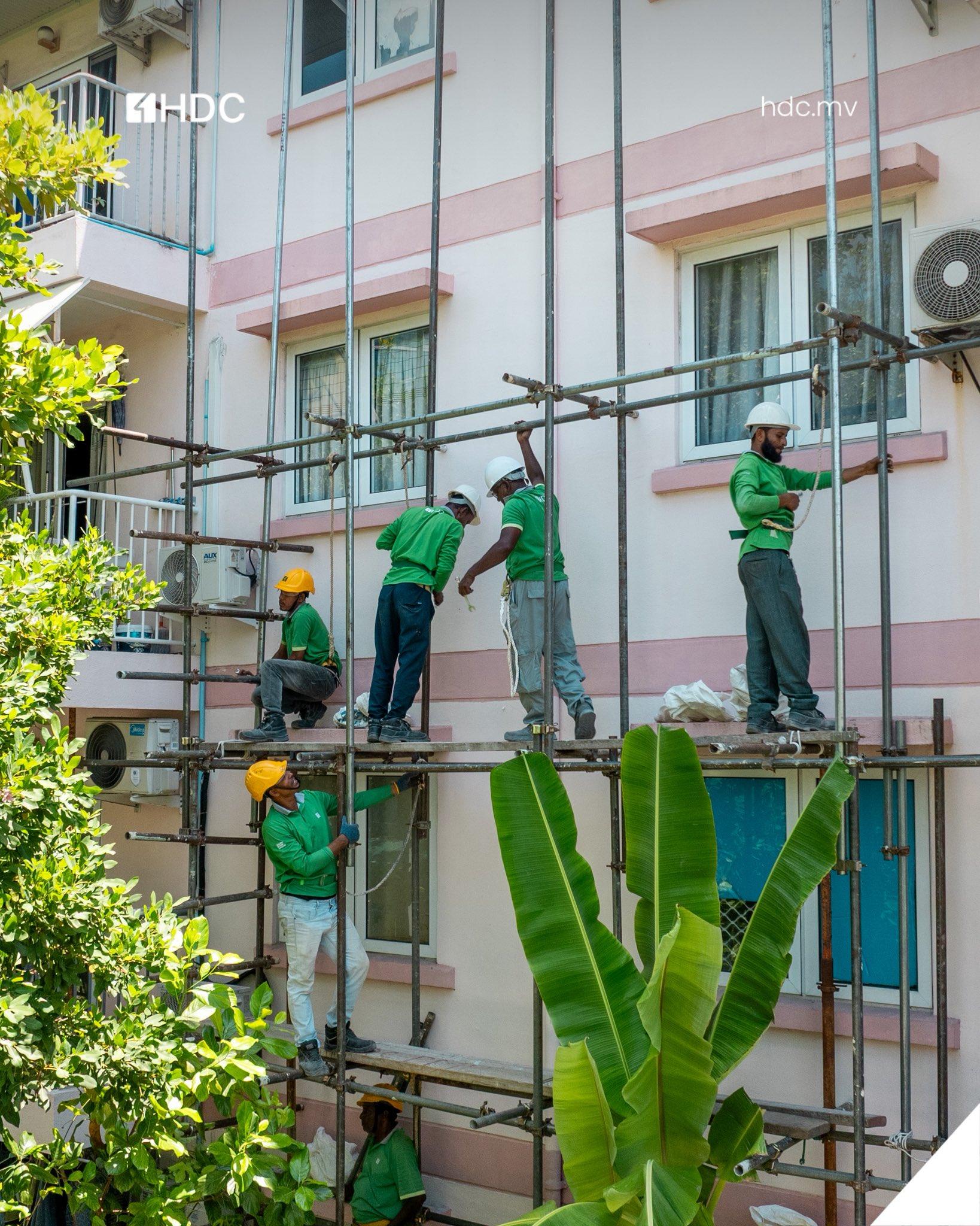 ހުޅުމާލެ ފޭސް އެކެއްގެ 704 ފްލެޓް ބެލެހެއްޓުން އެޗްޑީސީއަށް: ލަހެއް ފަހެއް ނެތި އެފެށީ އާބާތުރަ ފިލުވައި މަރާމާތުކުރަން!