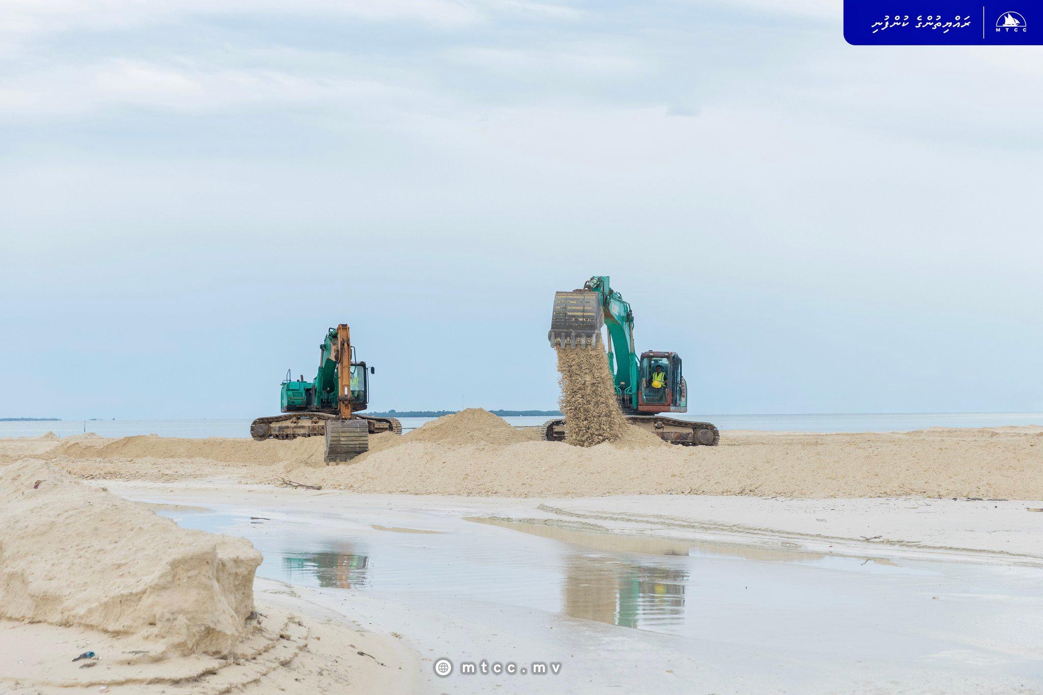 ފަރެސްމާތޮޑާ ބިން ހިއްކުމާއި، ބަނދަރާއި ދޯނި އެހެލާ ސަރަހައްދު ތަރައްޤީކުރުމުގެ މަޝްރޫޢުގެ އަމަލީ މަސައްކަތް ފަށައިފި