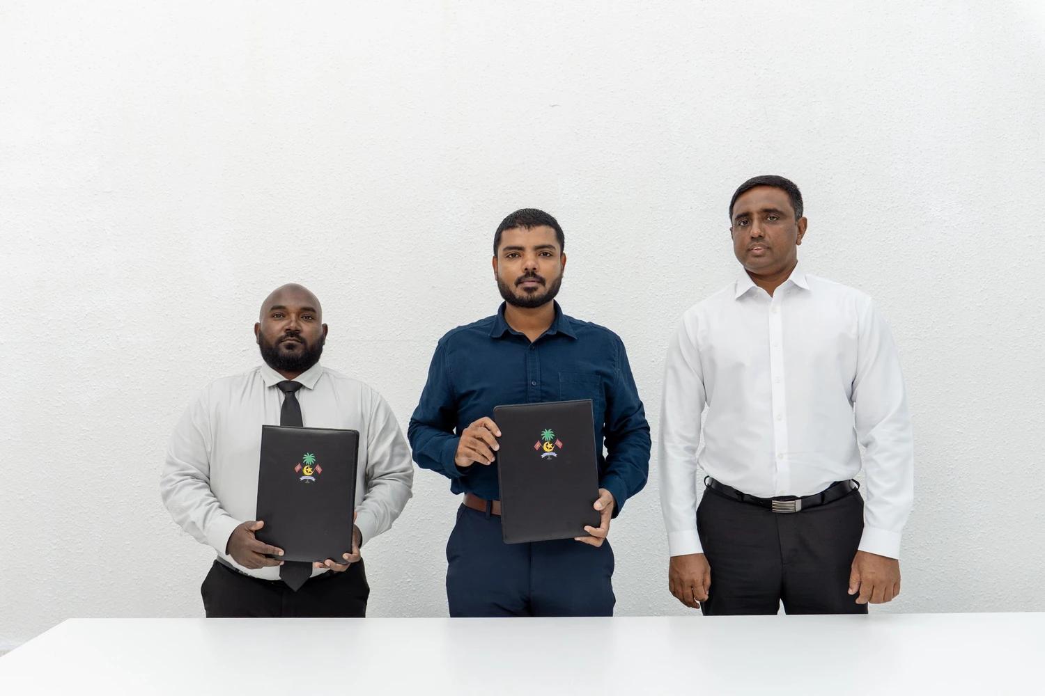 ހޯރަފުށި ބިންހިއްކުމާއި ގޮނޑުދޮށް ހިމާޔަތްކުރުމުގެ މަޝްރޫޢު އަދި މަގު ހެދުމުގެ މަޝްރޫއު އެމްޓީސީސީއަށް!