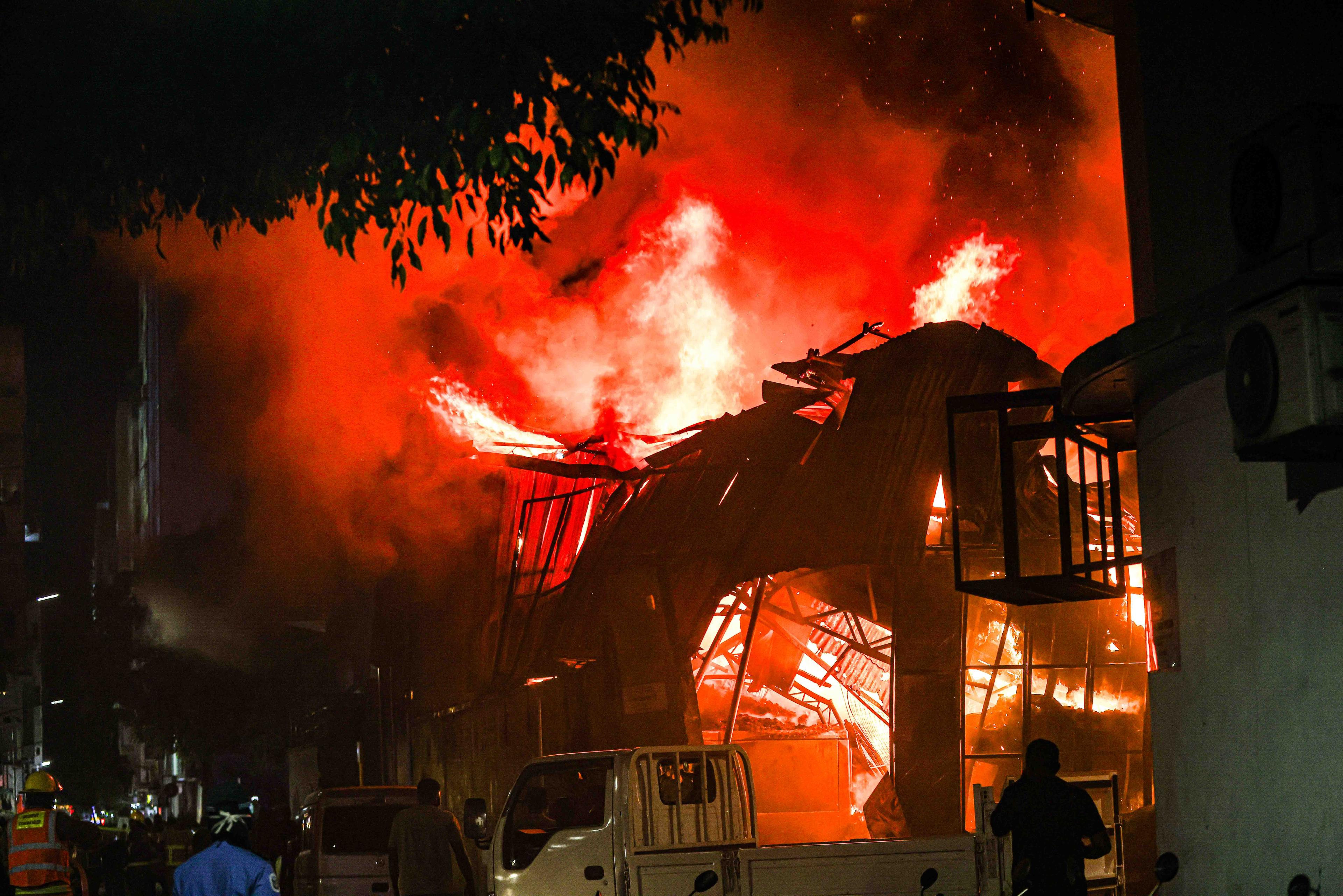 މާލޭގެ ގުދަނެއްގައި ރޯވެ އަނދަނީ