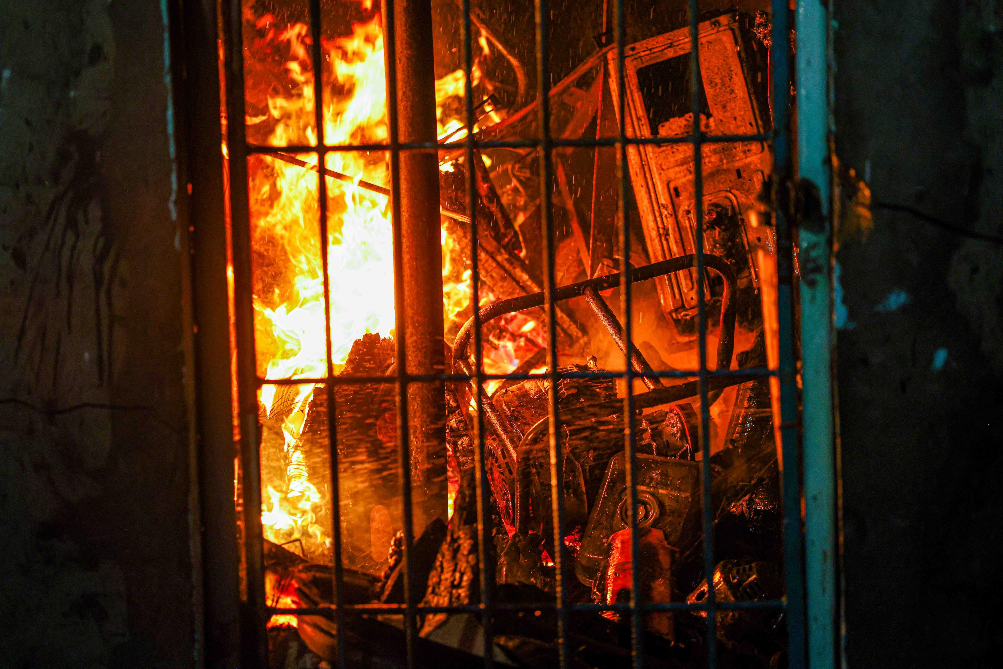 ރޯވެ އަނދަމުންދާ ގުދަނުގައި ގަސްކާނާއާއި ކެމިކަލް ހުރި!