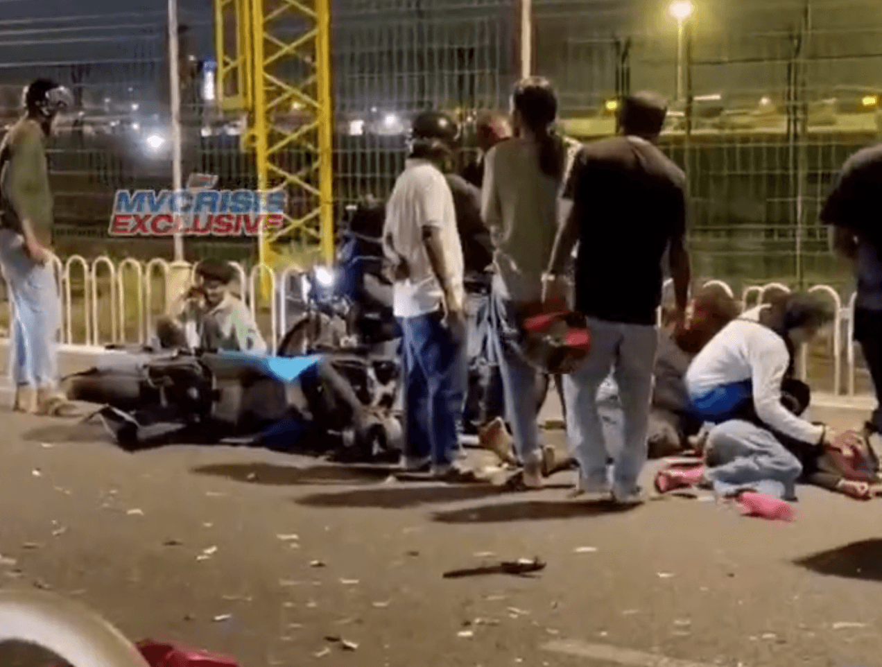 ހައިވޭގައި 4 ވެހިކަލް ޖެހި ނުރައްކާތެރި އެކްސިޑެންޓެއް: 2 މީހަކަށް ފަރުވާދަނީ