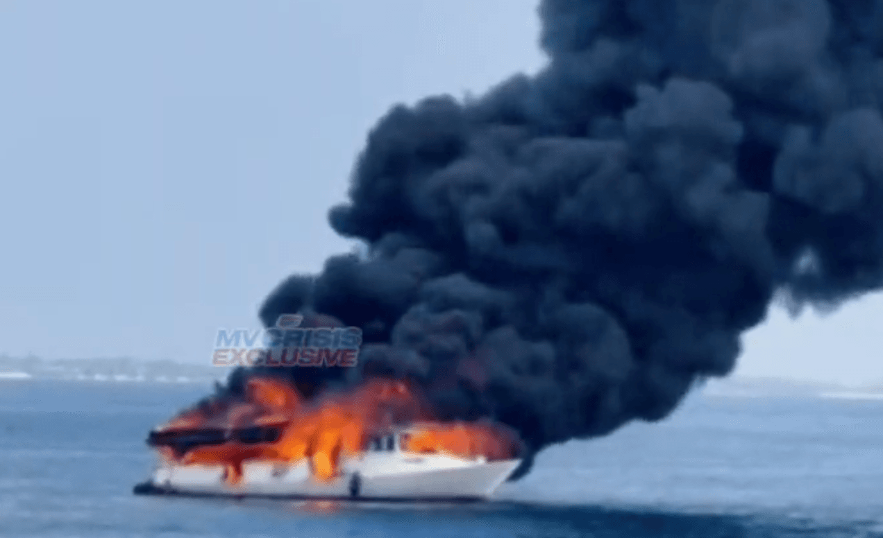 އައްޑޫ ފޭދޫ ބަނދަރުގައި އޮތް ޑައިވިންގ ދޯންޏެއްގައި ރޯވެ އަނދަނީ