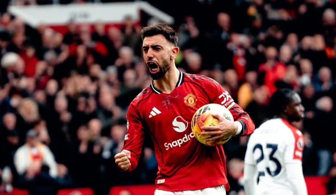 ފަހަތުން އަރައި ކްރިސްޓަލް ޕެލަސް ބަލިކޮށް ޔުނައިޓެޑް ތިންވަނައަށް