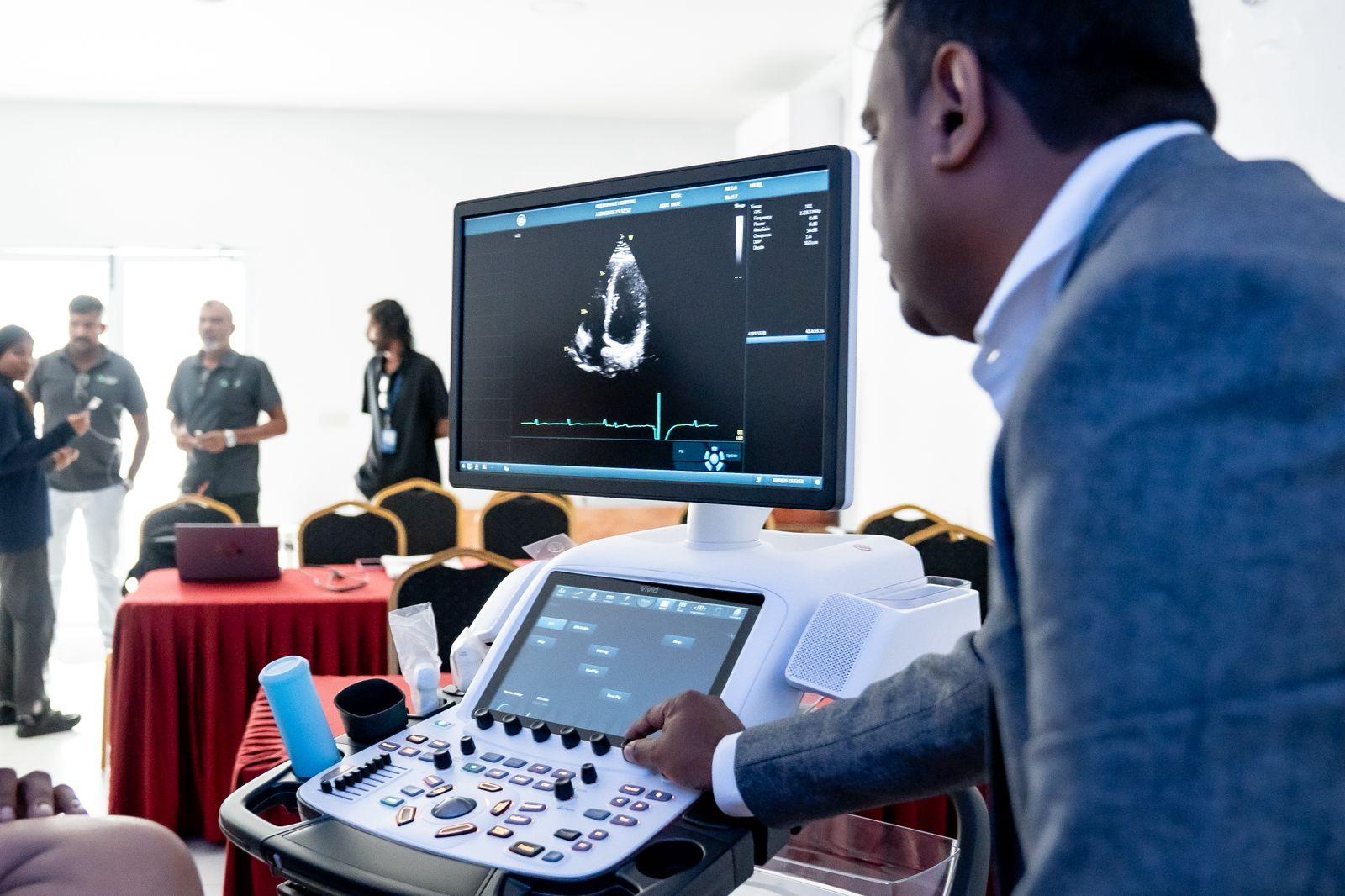 އެސްޓީއޯ ހެލްތުކެއާއިން ރާއްޖެއަށް ހިތުގެ ބަލިތައް ދެނެގަންނަ އެންމެ ޒަމާނީ އިމޭޖިންގް ޓެކްނޮލޮޖީ ތައާރަފުކޮށްފި