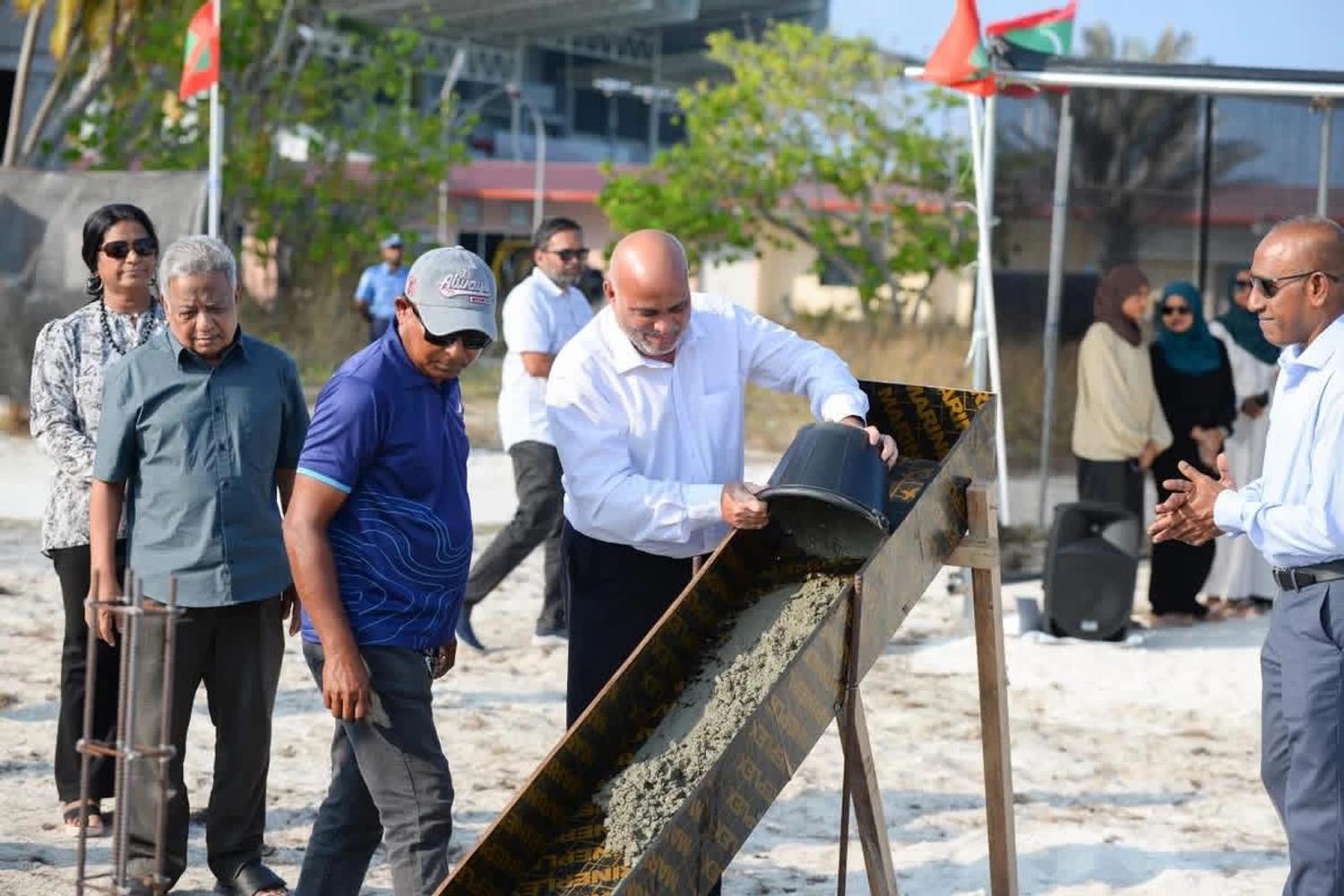 އޭފަދުށީ އެމް.އެން.ޔޫގެ ކެމްޕަހުގެ ބިންގާ އަޅައިފި