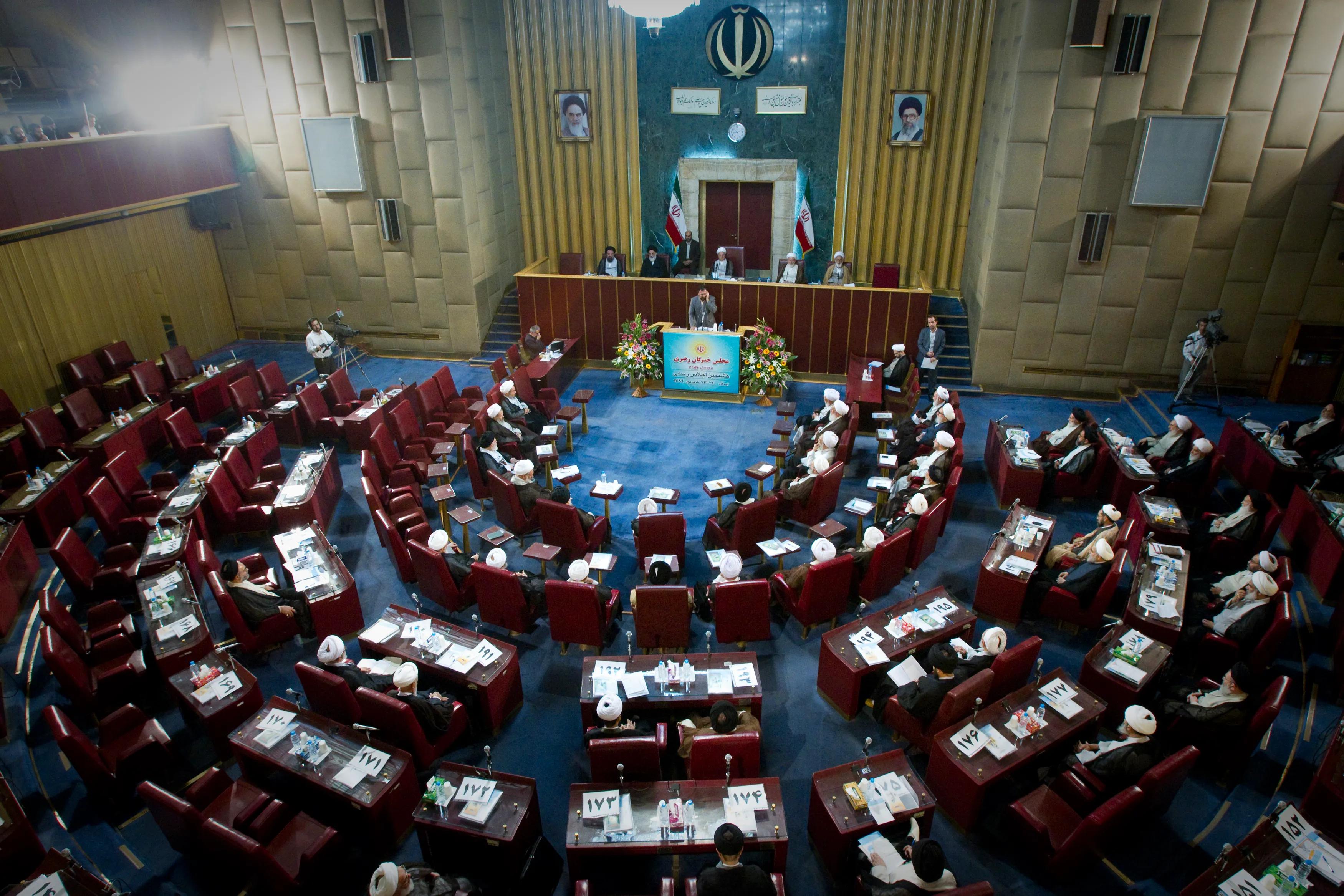 އިރާނުގެ އައު ސުޕްރީމް ލީޑަރުގެ އިންތިޒާރުގައި މުޅި ދުނިޔެ!